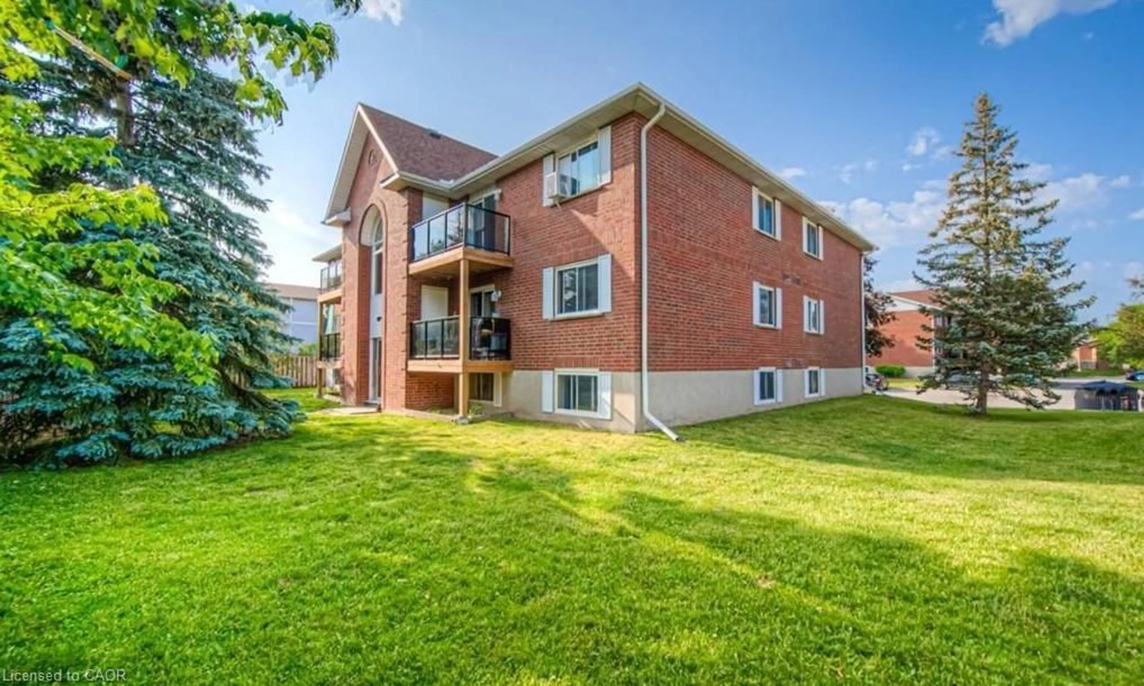 Home with brick exterior material, building for 565 Greenfield Ave #703, Kitchener Ontario N2C 2P5