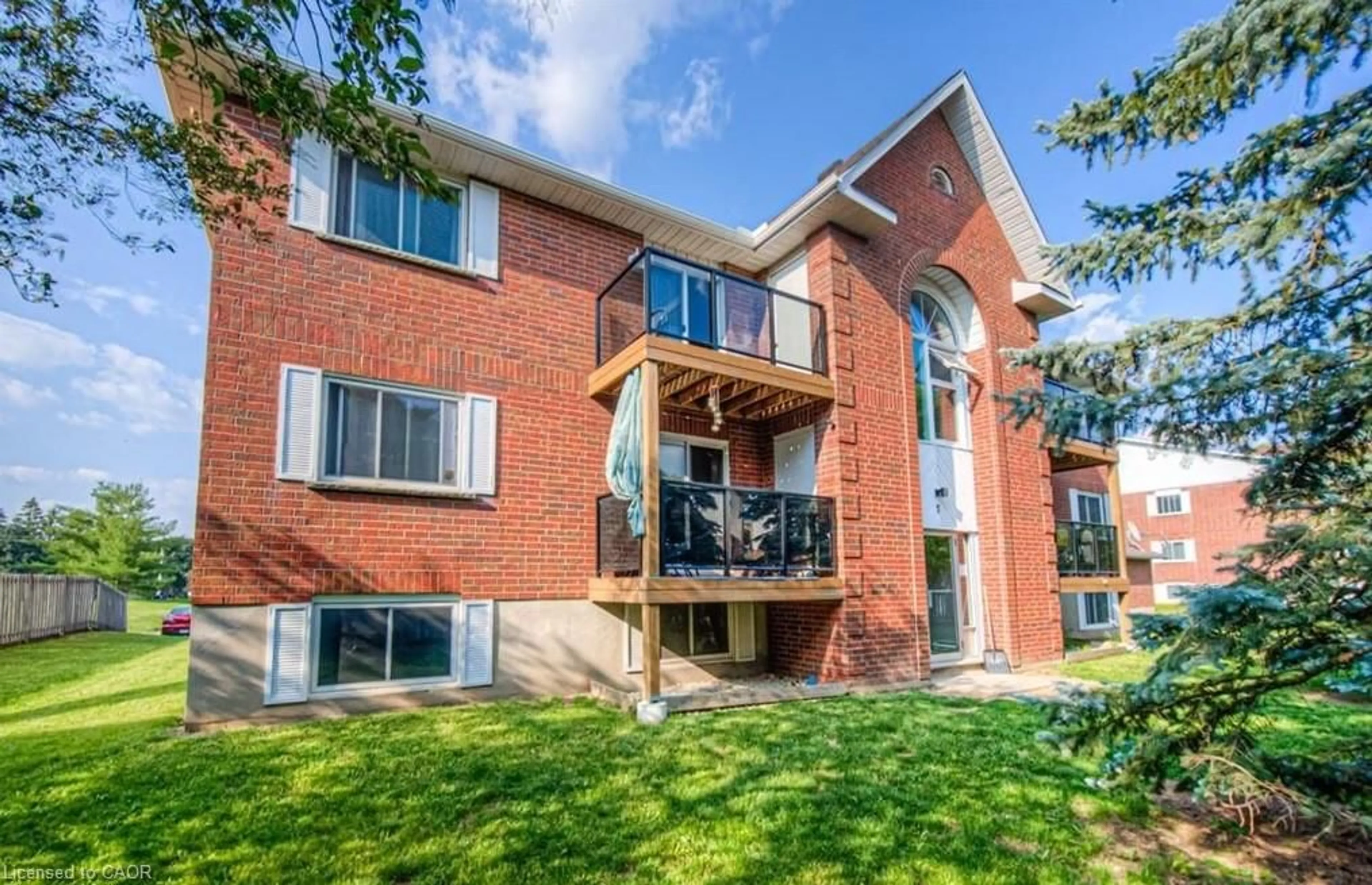Home with brick exterior material, building for 565 Greenfield Ave #703, Kitchener Ontario N2C 2P5