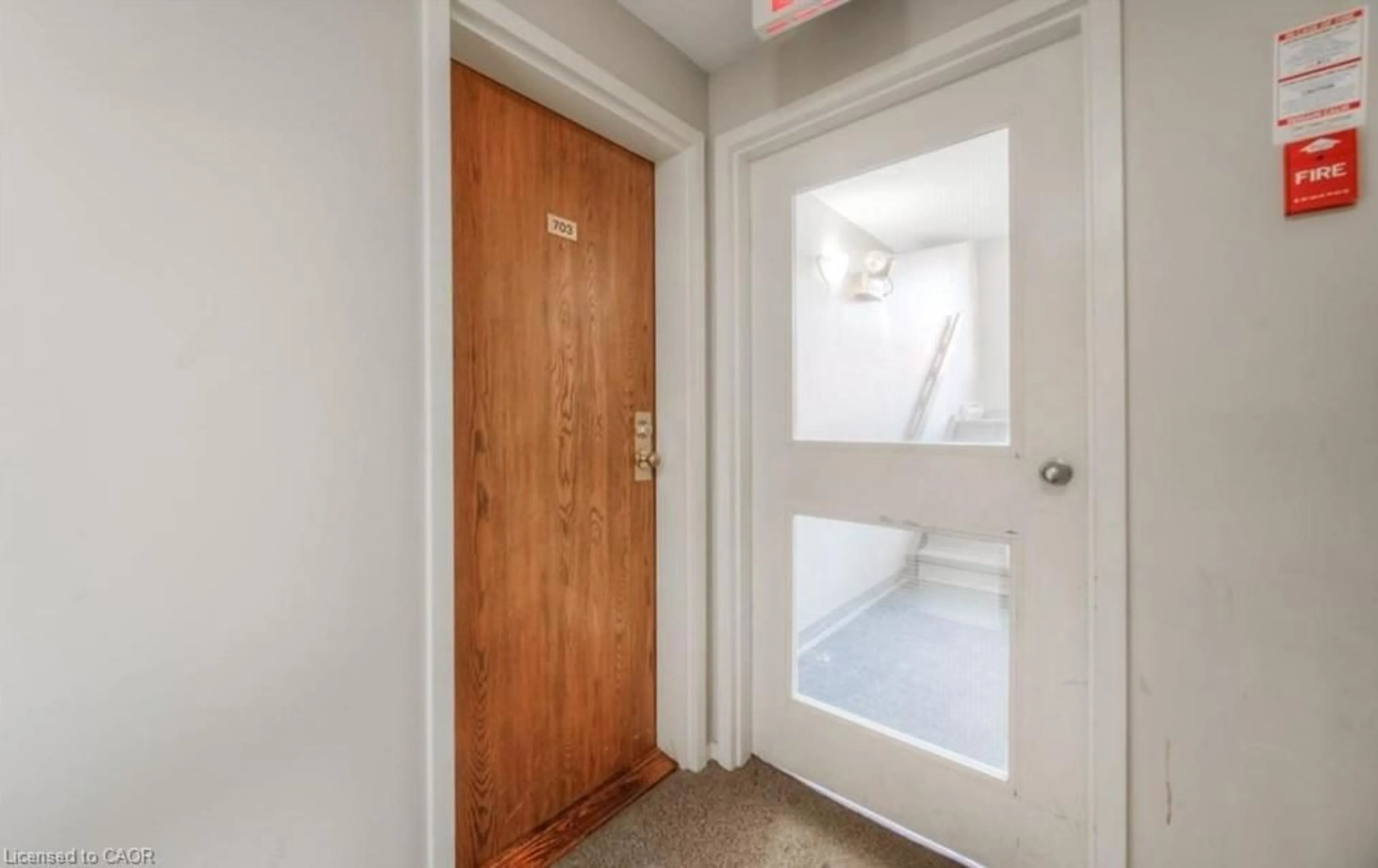 Indoor entryway for 565 Greenfield Ave #703, Kitchener Ontario N2C 2P5