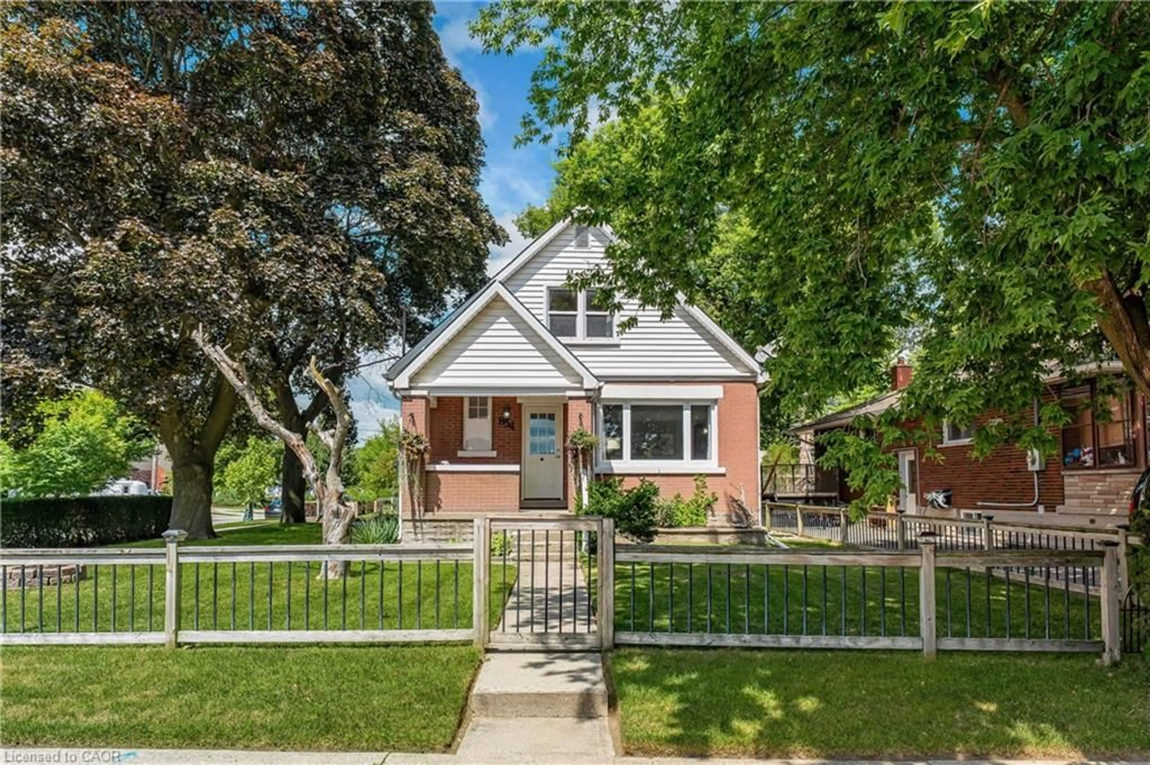 Home with brick exterior material, street for 854 Guelph St, Kitchener Ontario N2H 5Z5