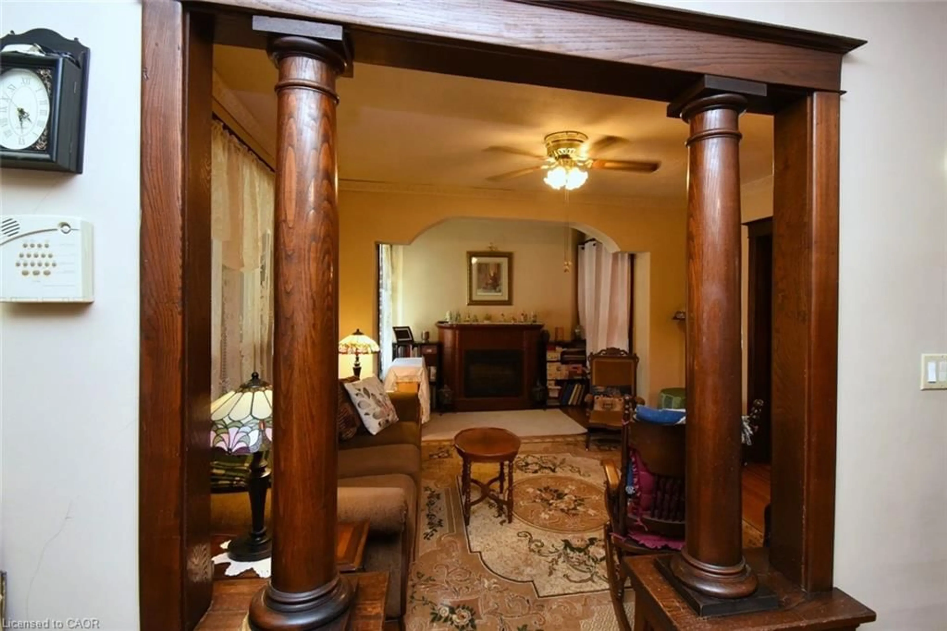 Indoor foyer for 12 Leinster Ave, Hamilton Ontario L8M 3A1