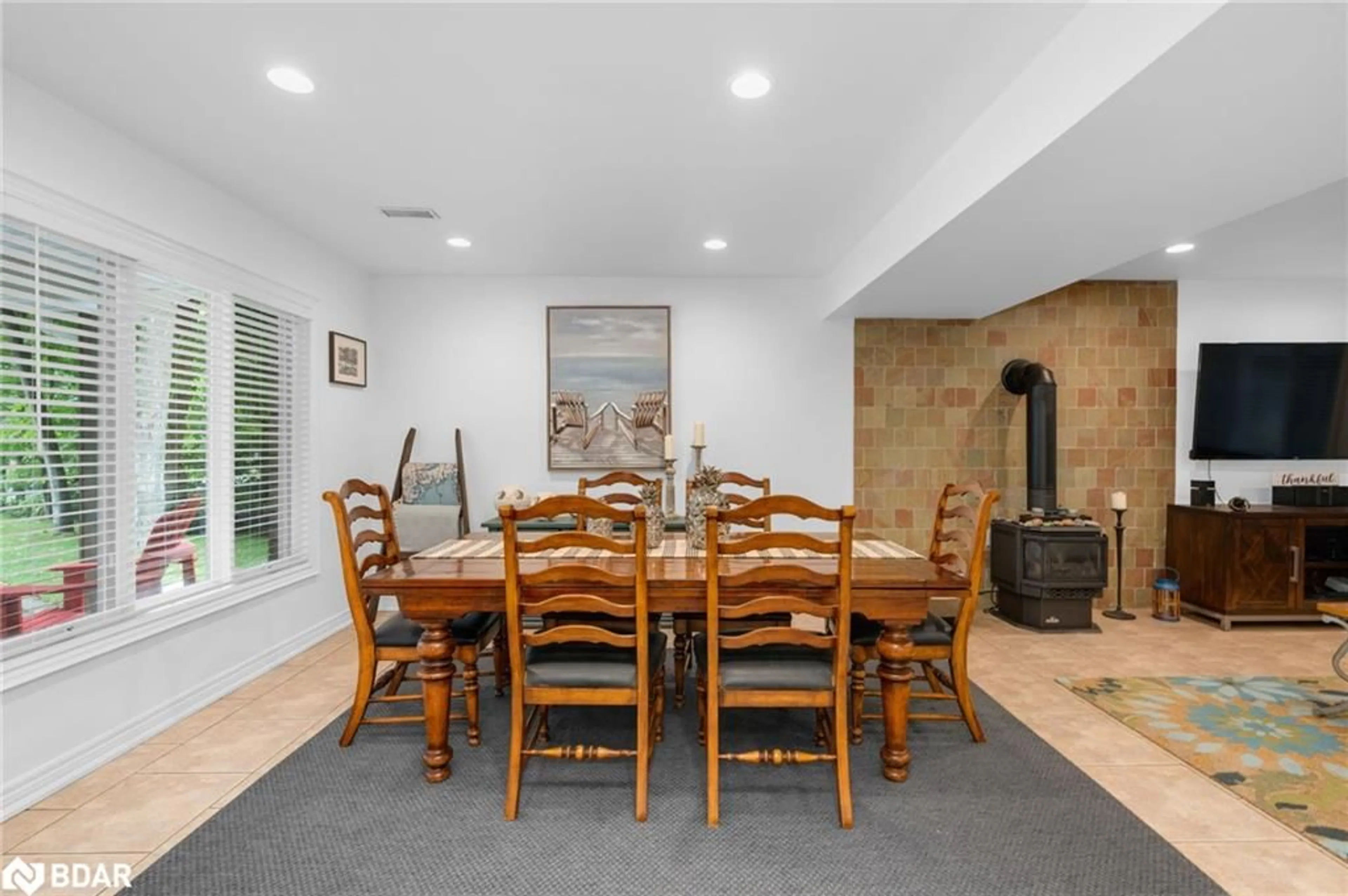 Dining room, ceramic/tile floor for 100 Desroches Trail, Tiny Ontario L9M 0H9