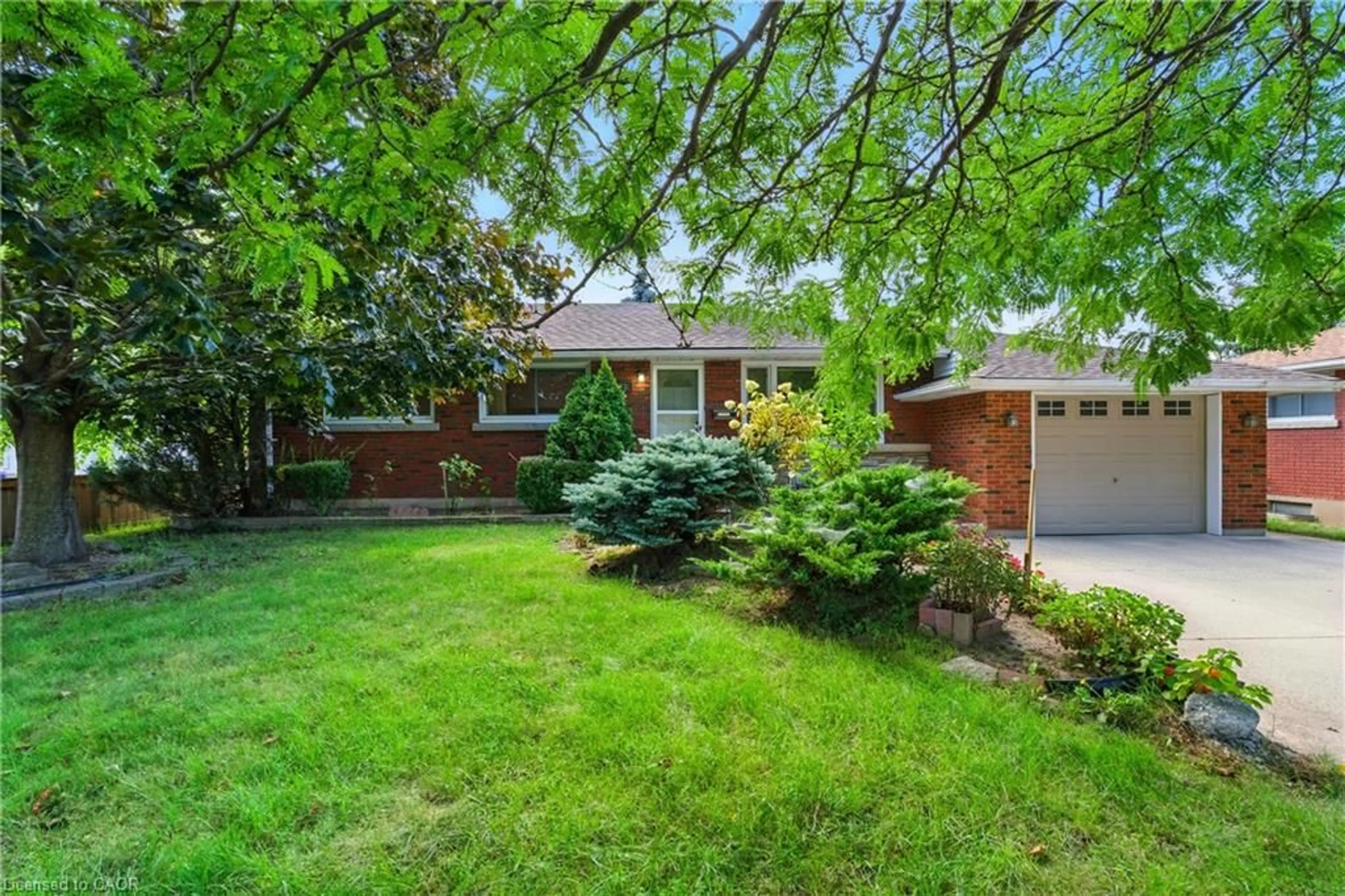 Home with brick exterior material, street for 385 Grantham Ave, St. Catharines Ontario L2M 5B1
