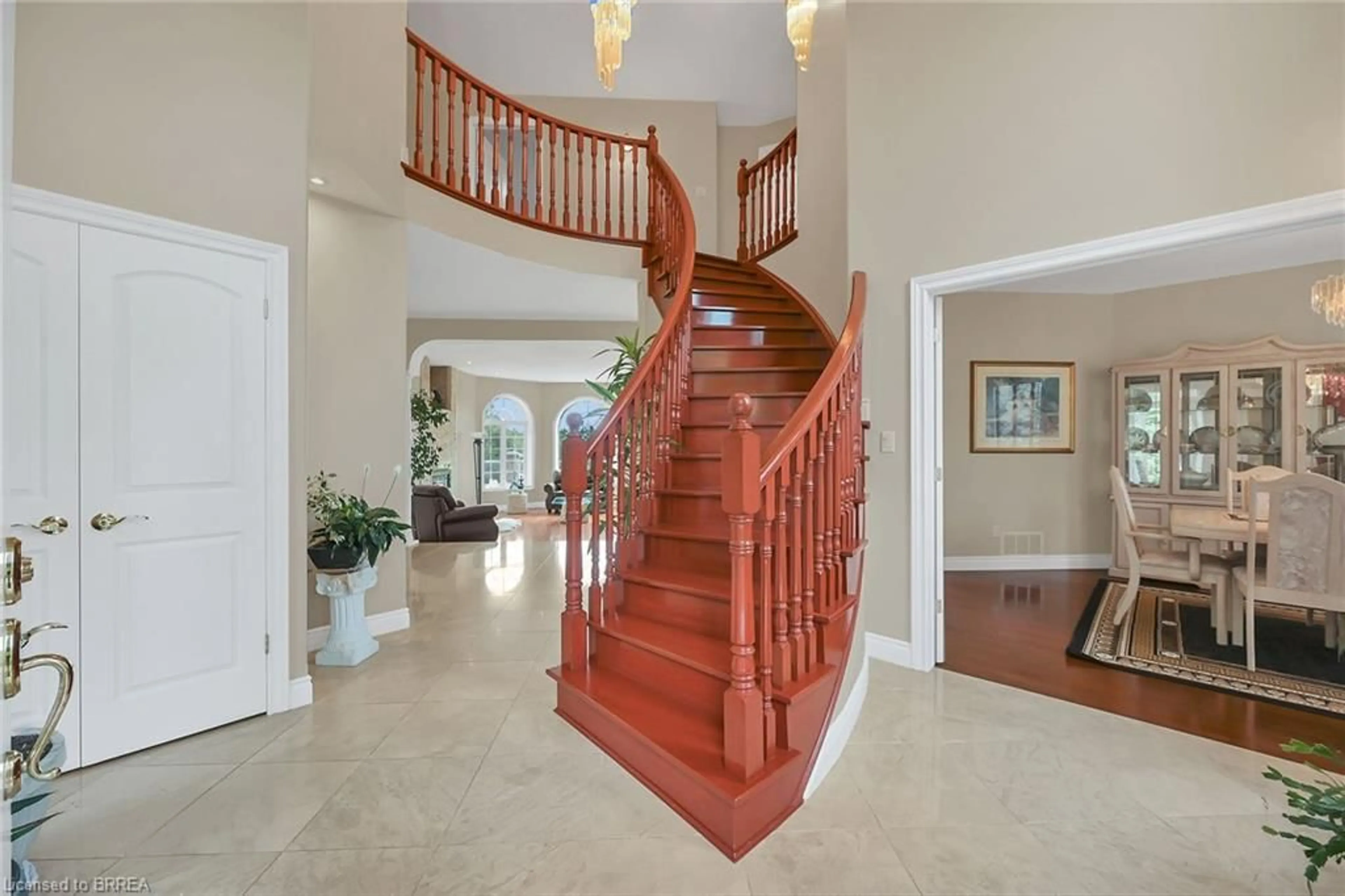 Indoor foyer for 329 Johnson Rd, Brantford Ontario N3T 5M1