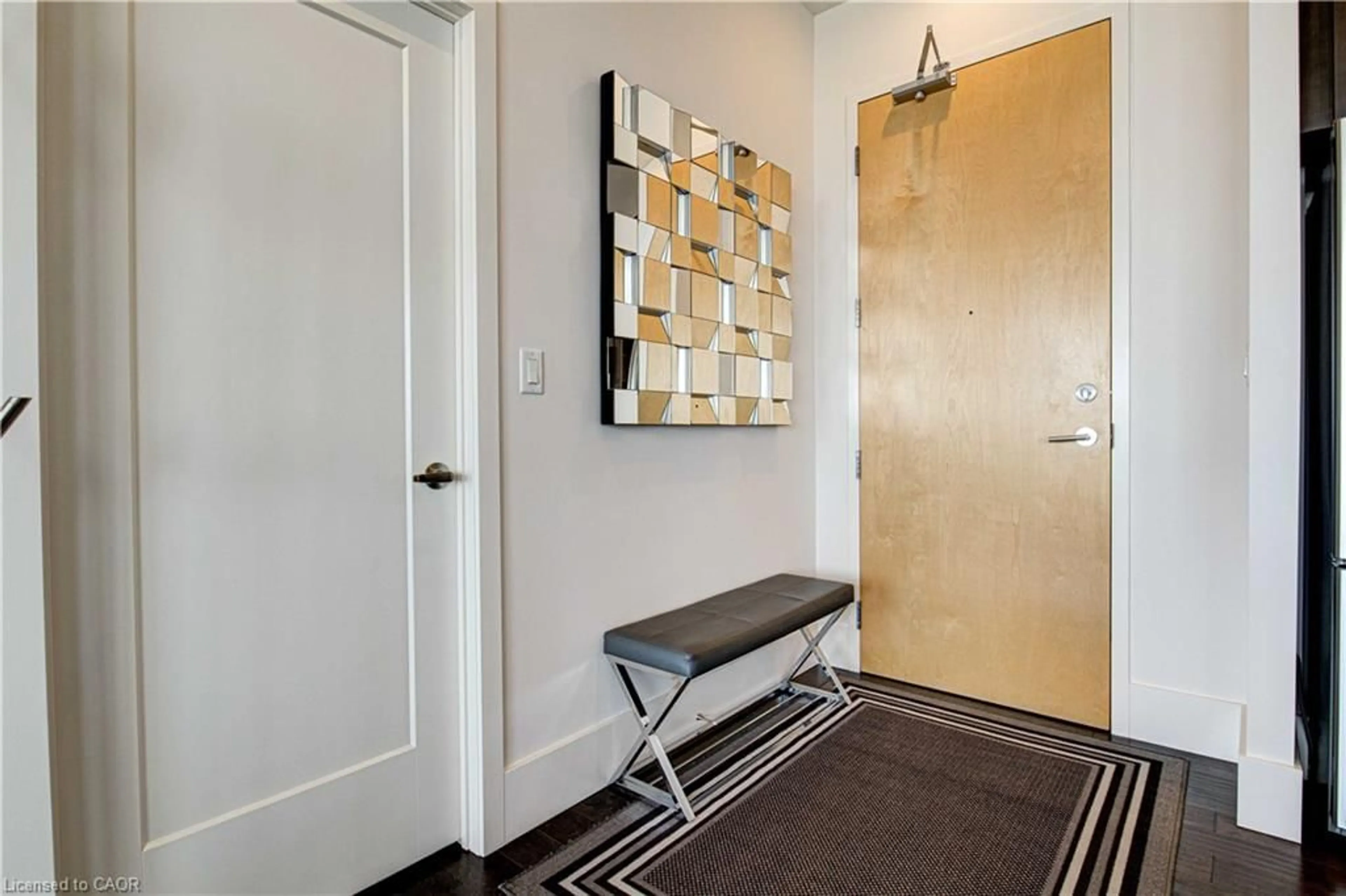 Indoor entryway for 1 Victoria St #1902, Kitchener Ontario N2G 0B5