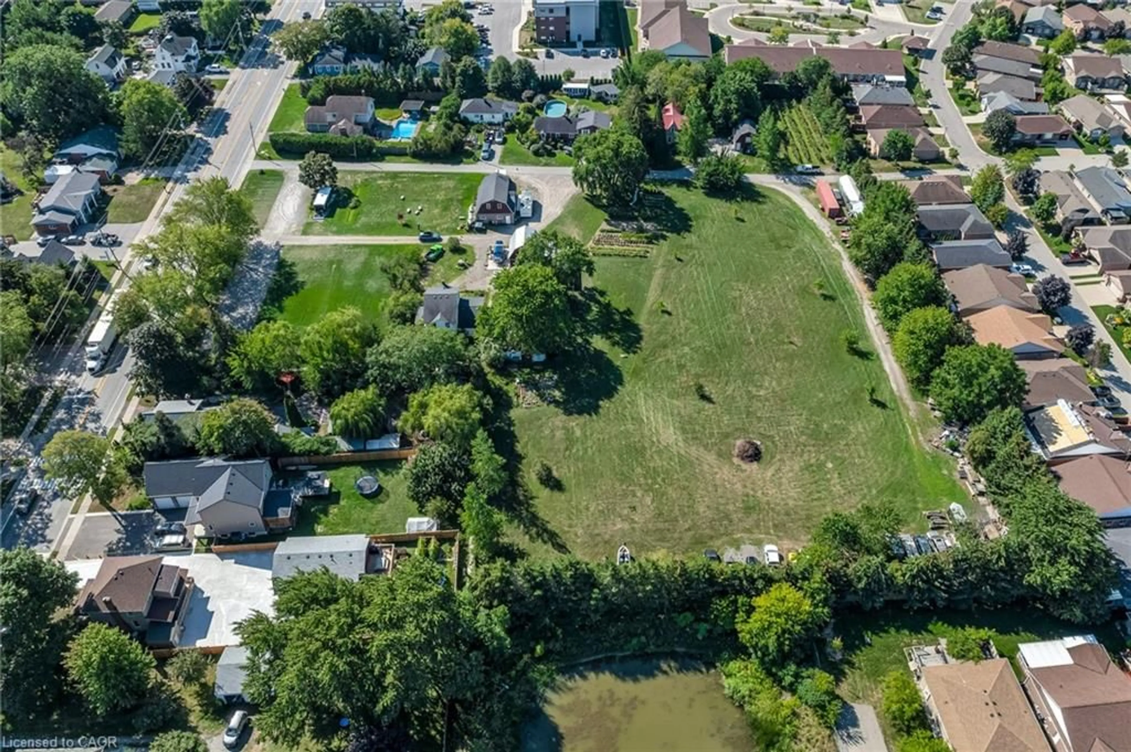 A pic from outside/outdoor area/front of a property/back of a property/a pic from drone, street for 4016 Victoria Ave, Vineland Ontario L0R 2C0