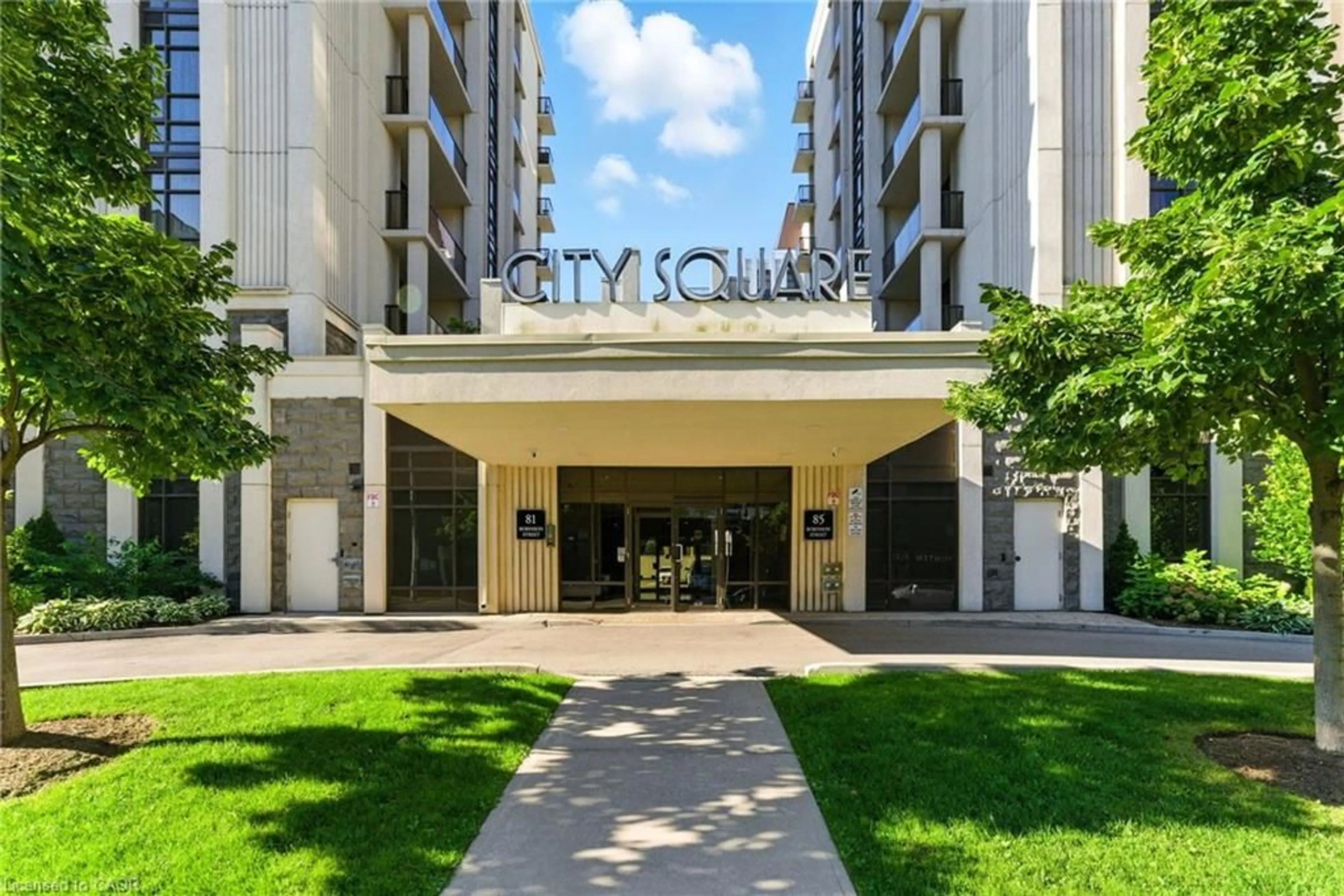 Indoor foyer for 81 Robinson St #709, Hamilton Ontario L8P 0C2