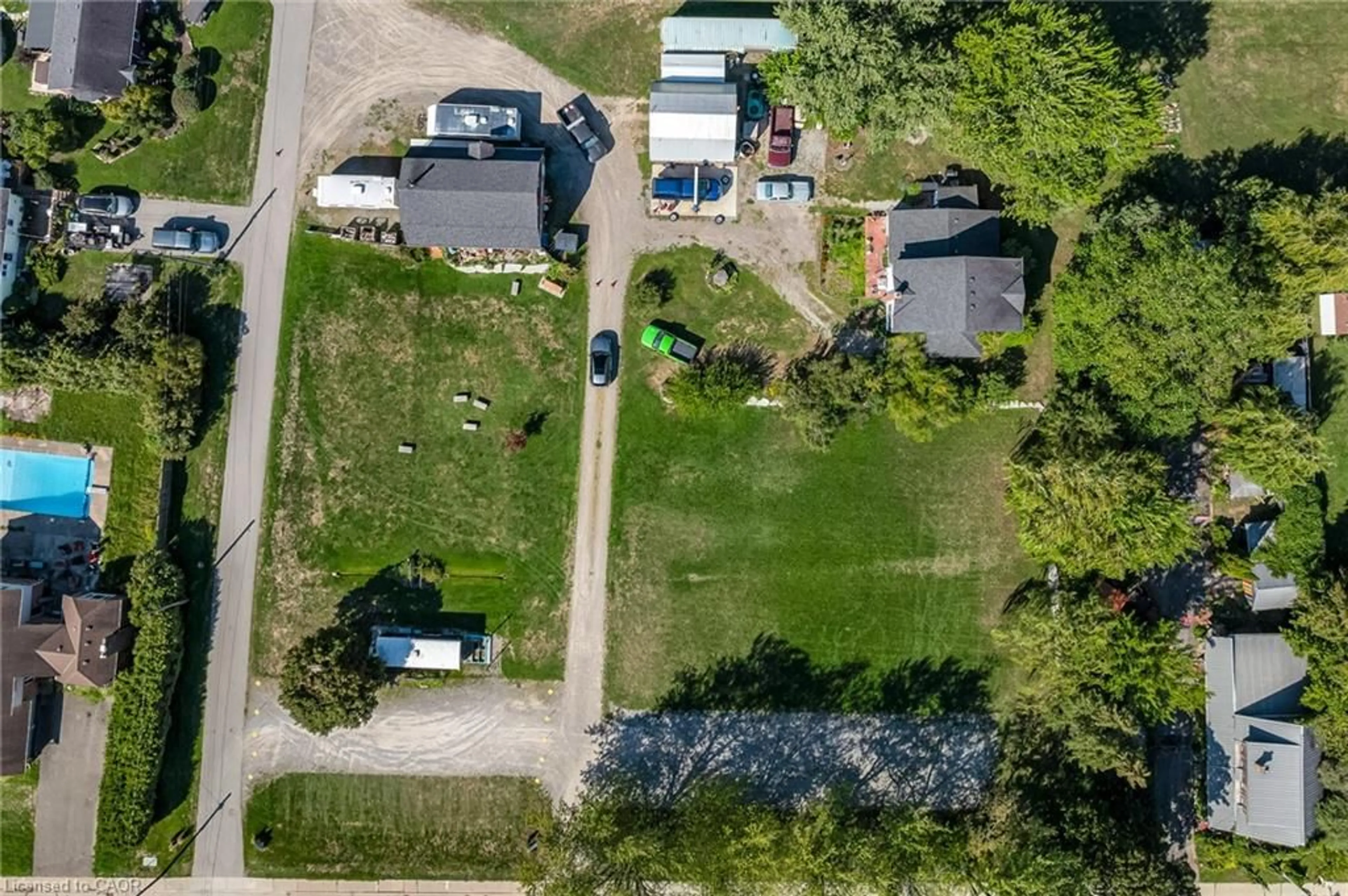 A pic from outside/outdoor area/front of a property/back of a property/a pic from drone, street for 4014 Victoria Ave, Vineland Ontario L0R 2C0