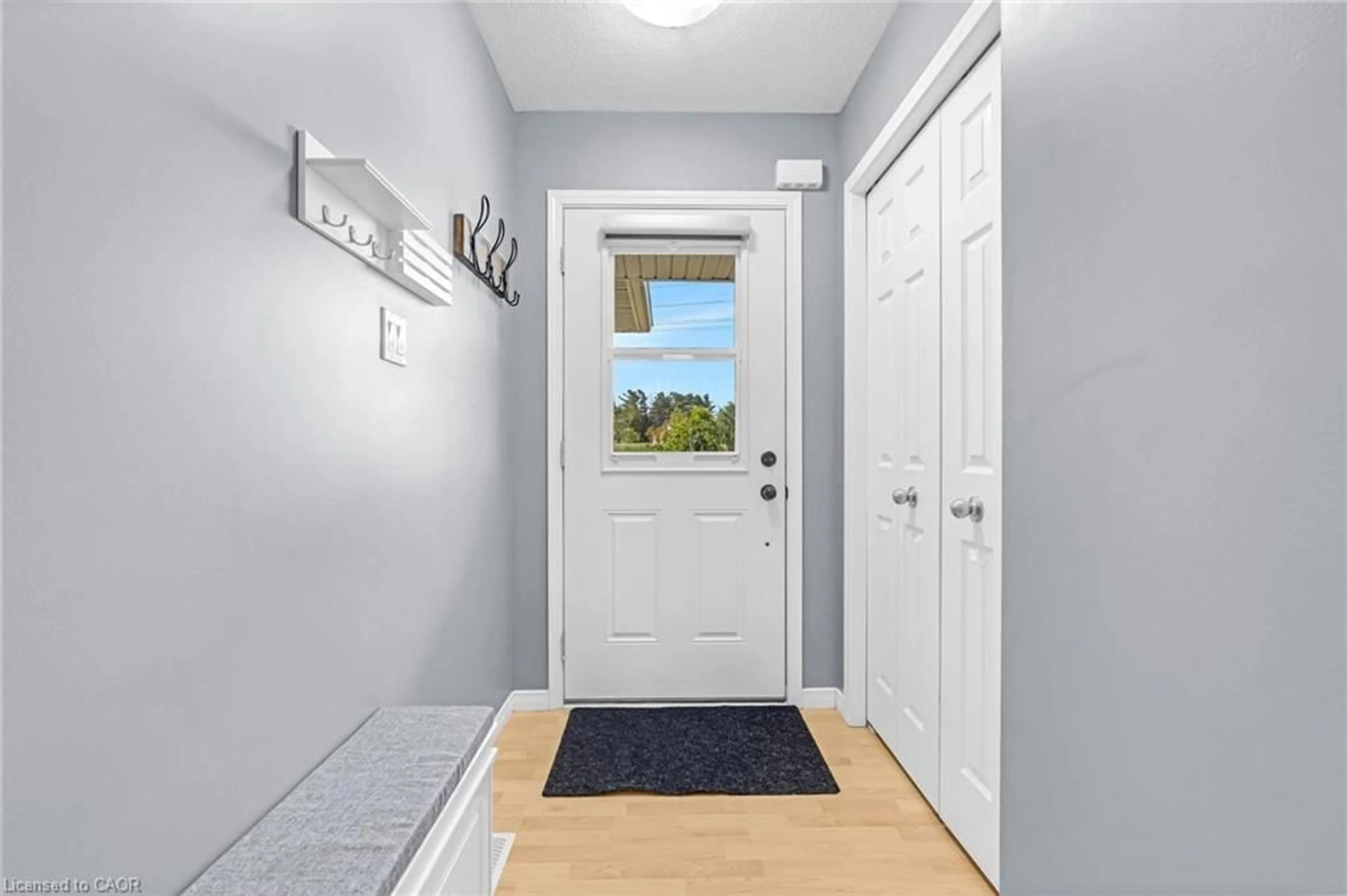 Indoor entryway for 258 Parkvale Dr, Kitchener Ontario N2R 1Y7