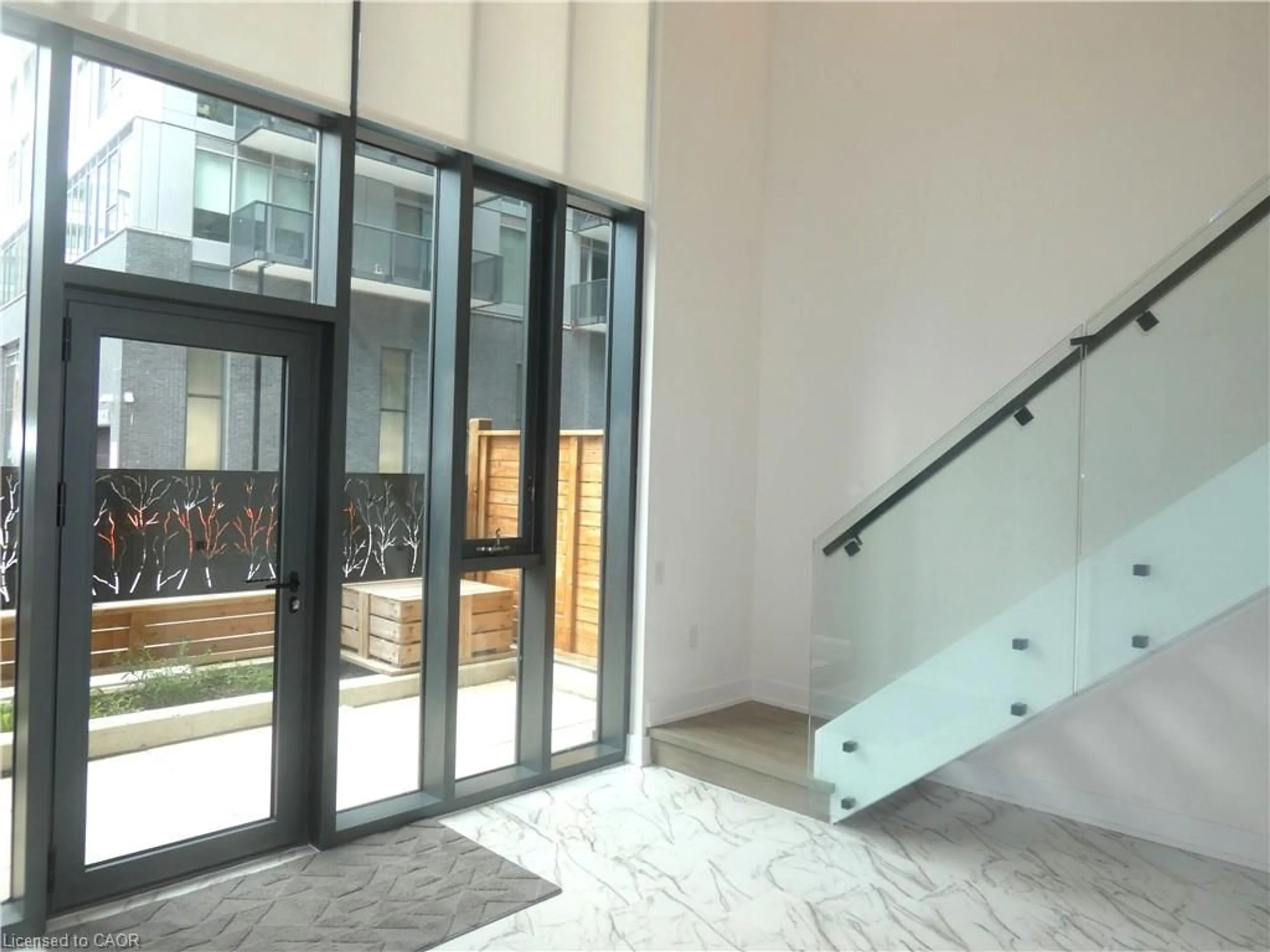 Indoor foyer for 2450 Old Bronte Road Rd #112, Oakville Ontario L6M 5P6