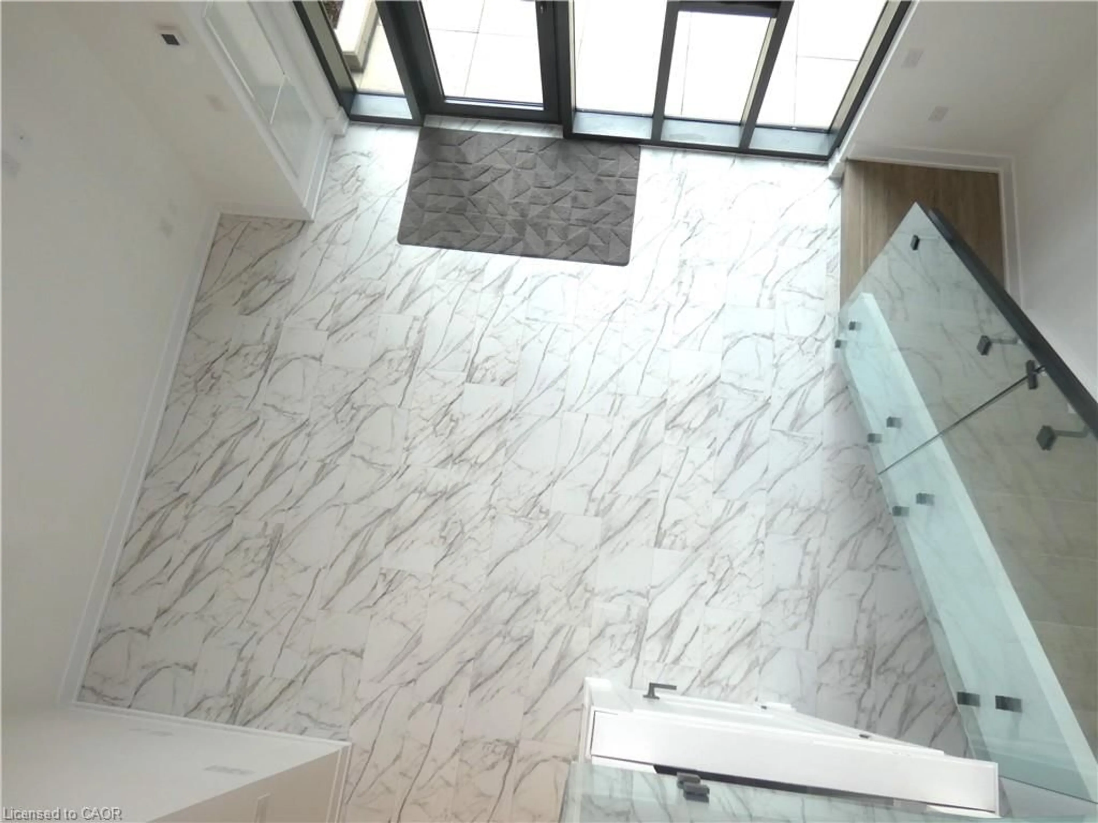 Indoor foyer for 2450 Old Bronte Road Rd #112, Oakville Ontario L6M 5P6