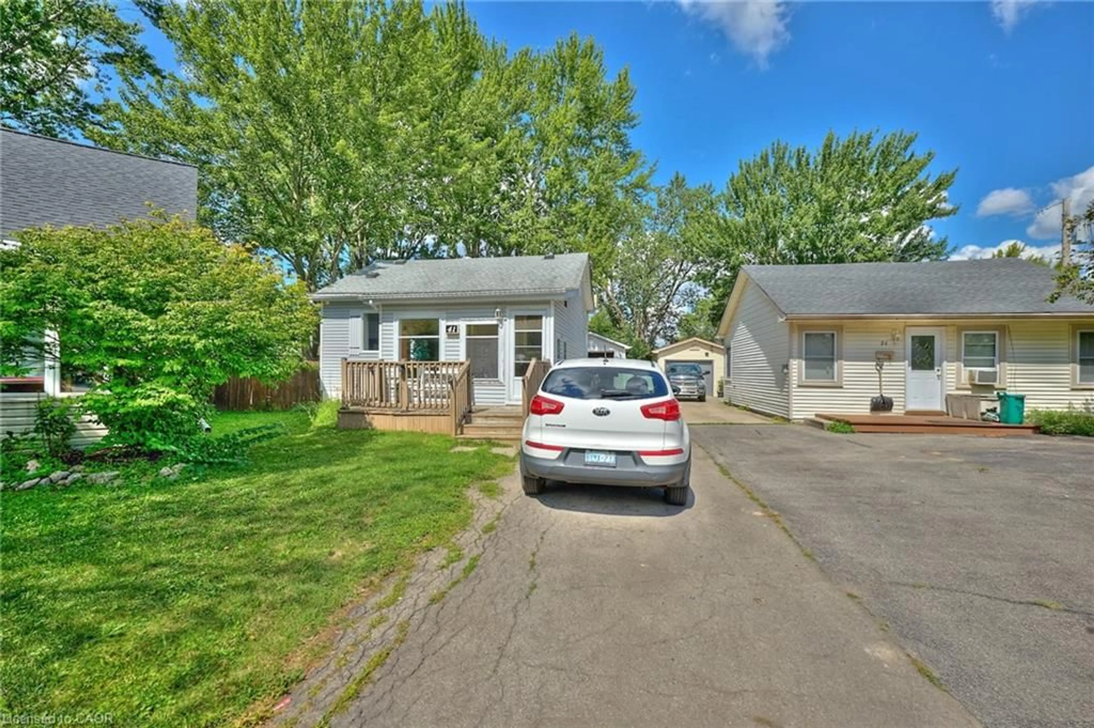 A pic from outside/outdoor area/front of a property/back of a property/a pic from drone, street for 41 Dunkirk Crt, Welland Ontario L3B 4W1