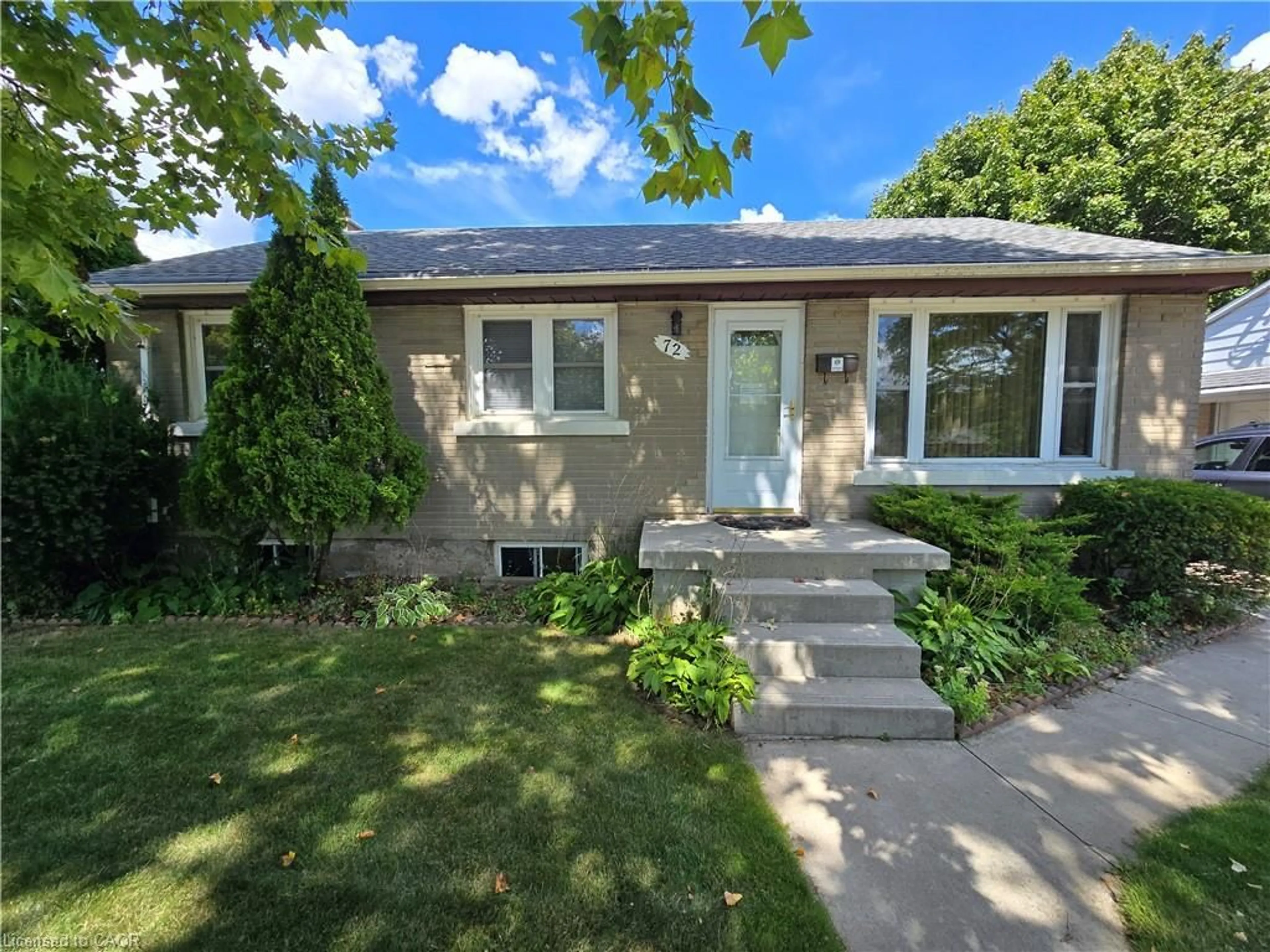 Home with brick exterior material, street for 72 Glenview Ave, Cambridge Ontario N1R 2W2