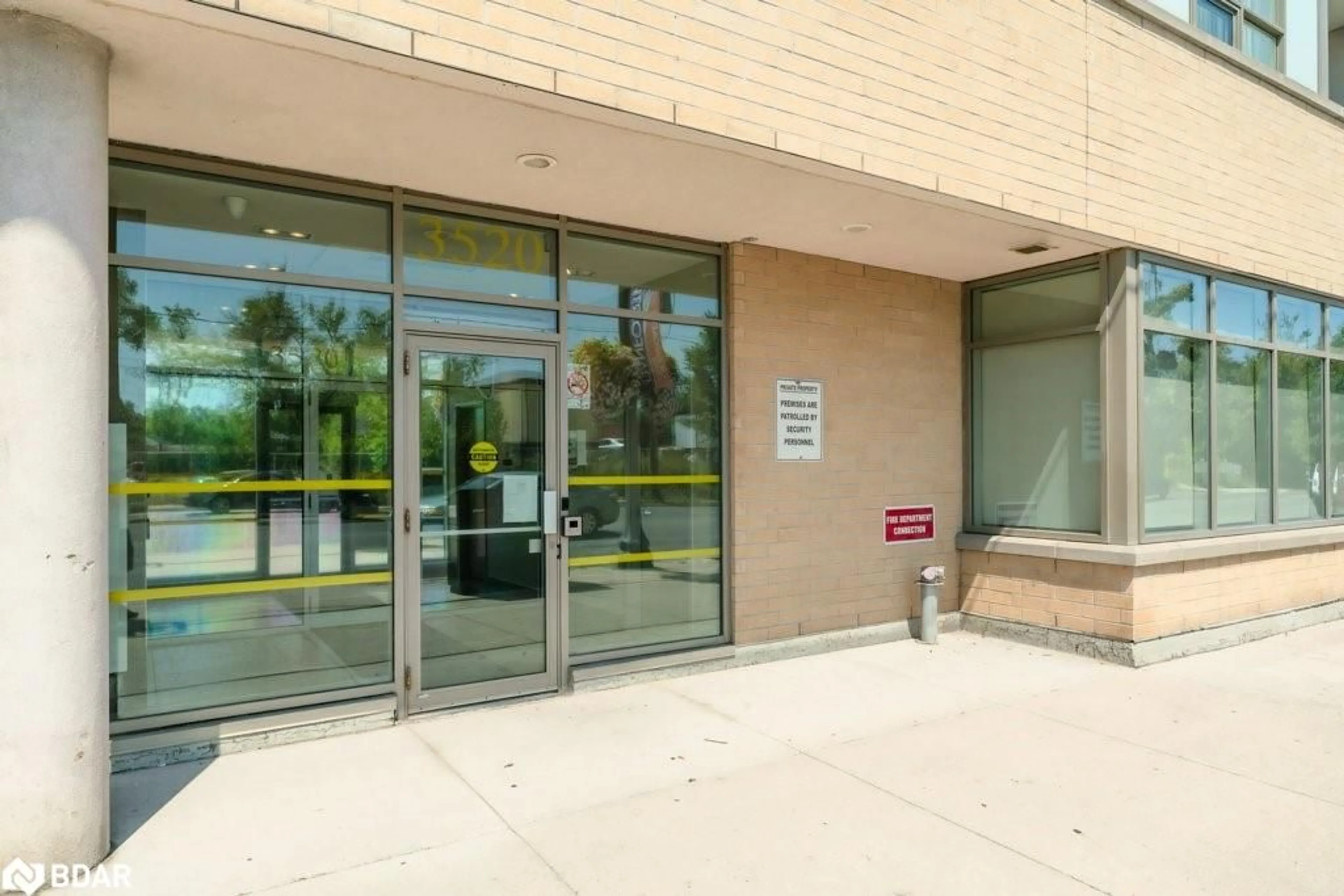 Indoor foyer for 3520 Danforth Ave #609, Scarborough Ontario M1L 1E5