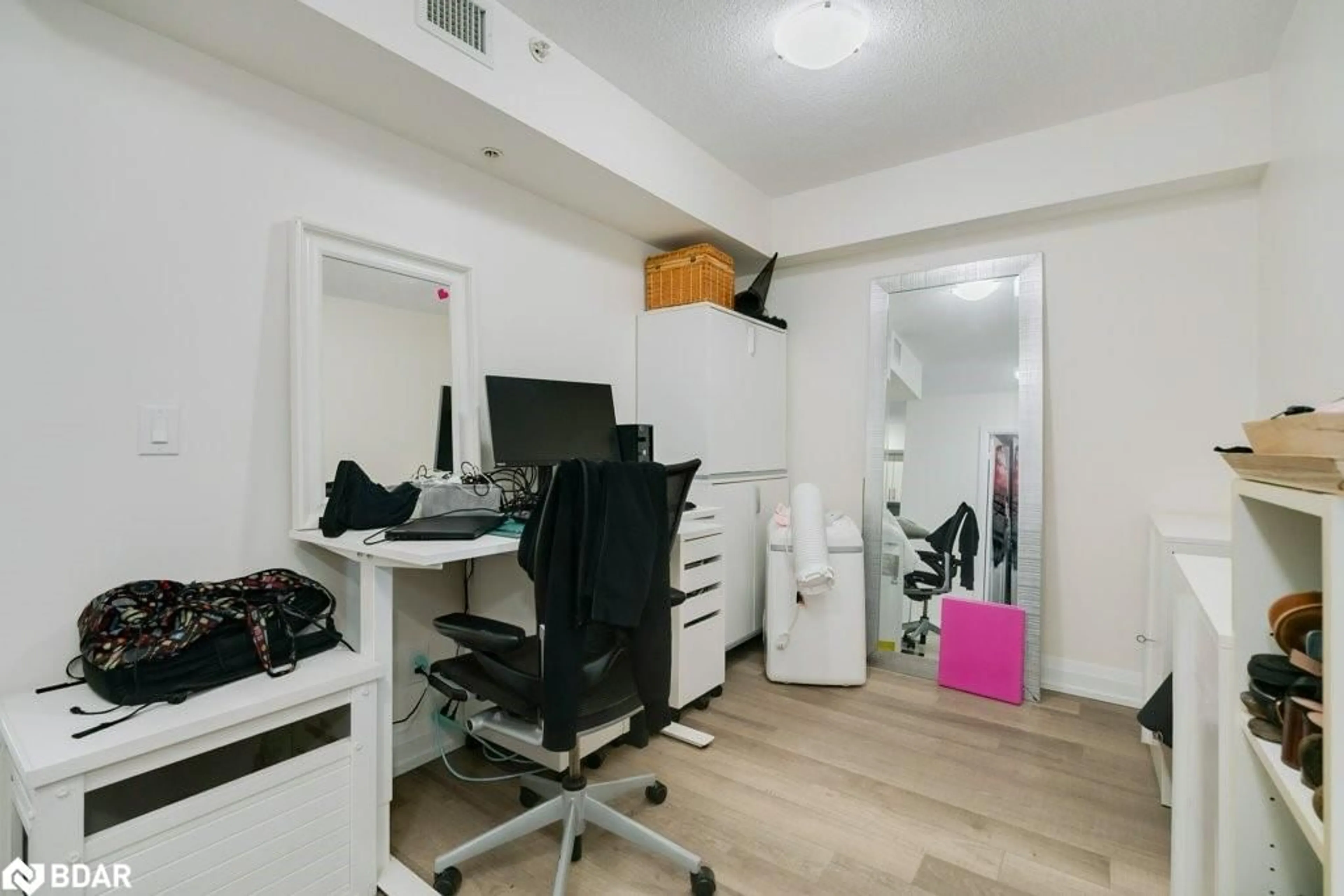 A pic of a room for 3520 Danforth Ave #609, Scarborough Ontario M1L 1E5