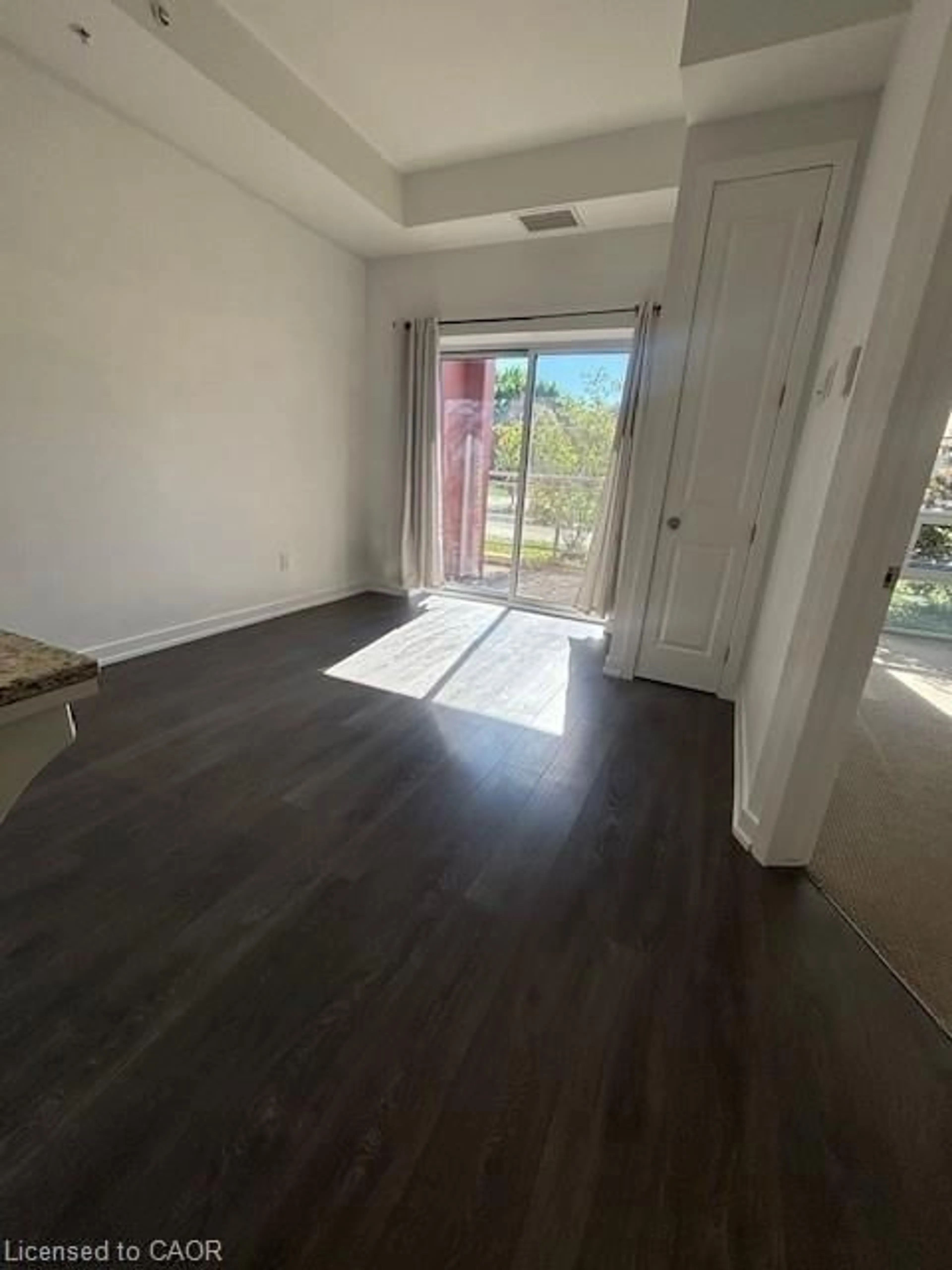 A pic of a room for 4040 Upper Middle Rd #101, Burlington Ontario L7M 0H2
