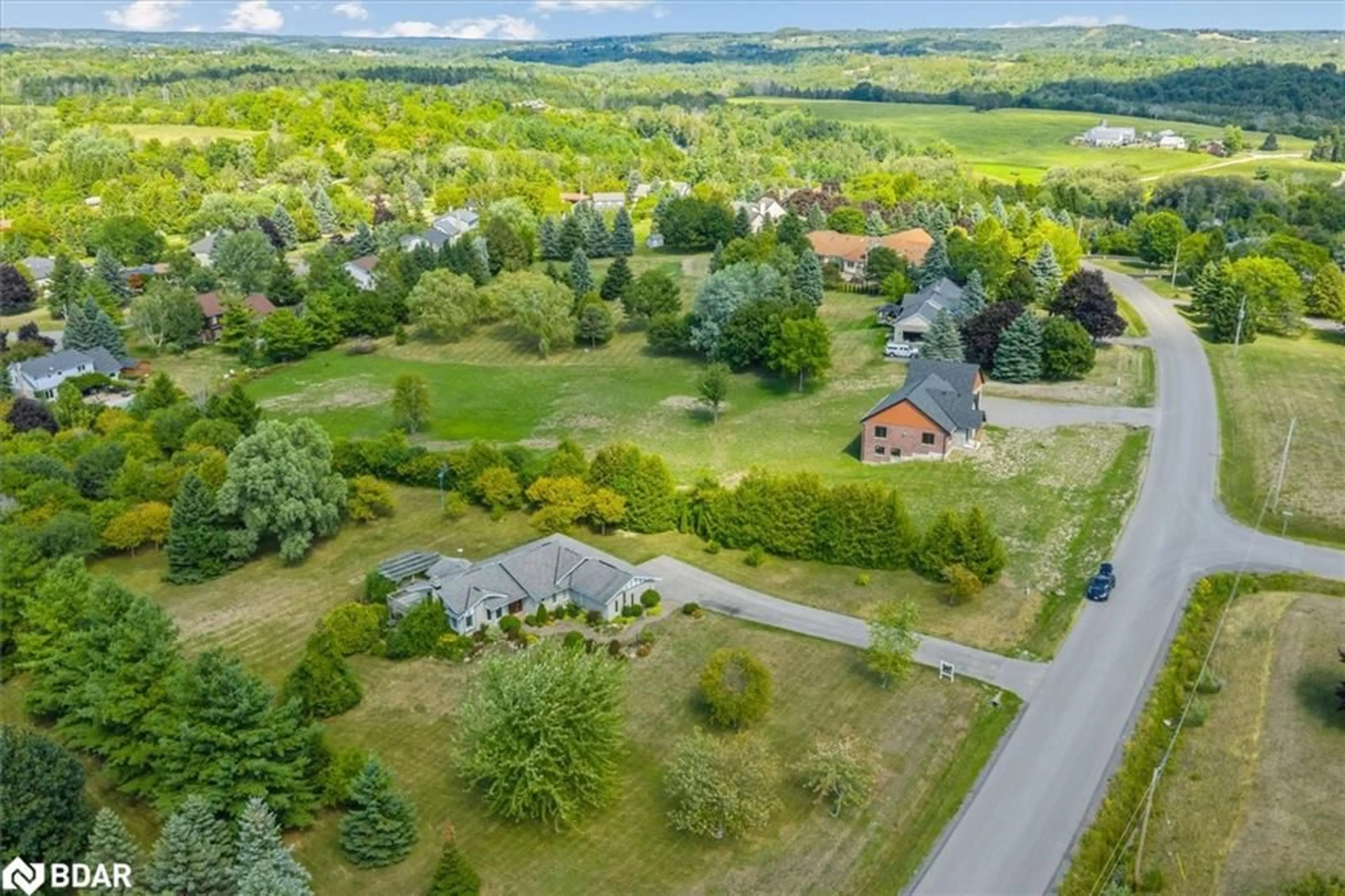 A pic from outside/outdoor area/front of a property/back of a property/a pic from drone, mountain view for 46 Forest Hill Dr, Hamilton Ontario K9A 0W4
