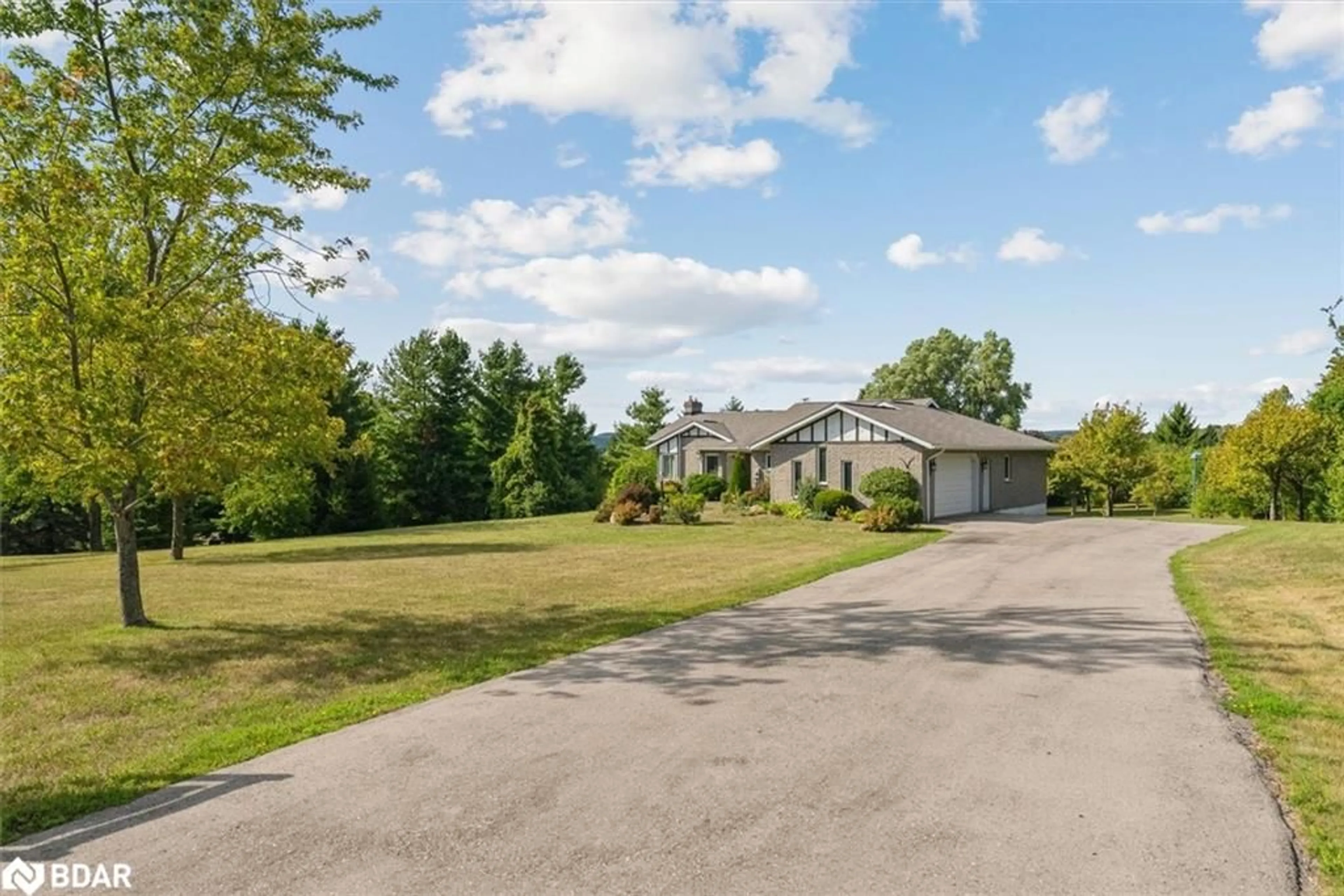 A pic from outside/outdoor area/front of a property/back of a property/a pic from drone, unknown for 46 Forest Hill Dr, Hamilton Ontario K9A 0W4