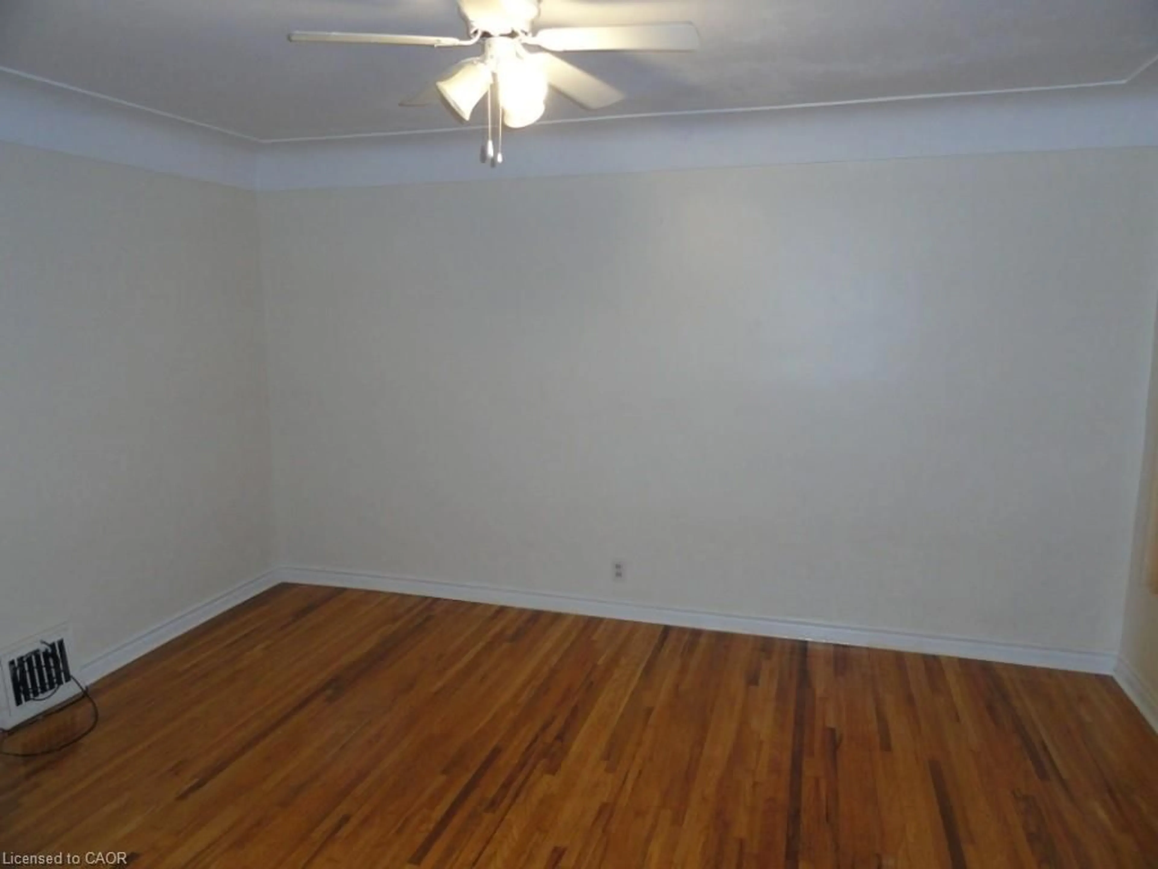 A pic of a room for 21 West St, Dundas Ontario L9H 1J4