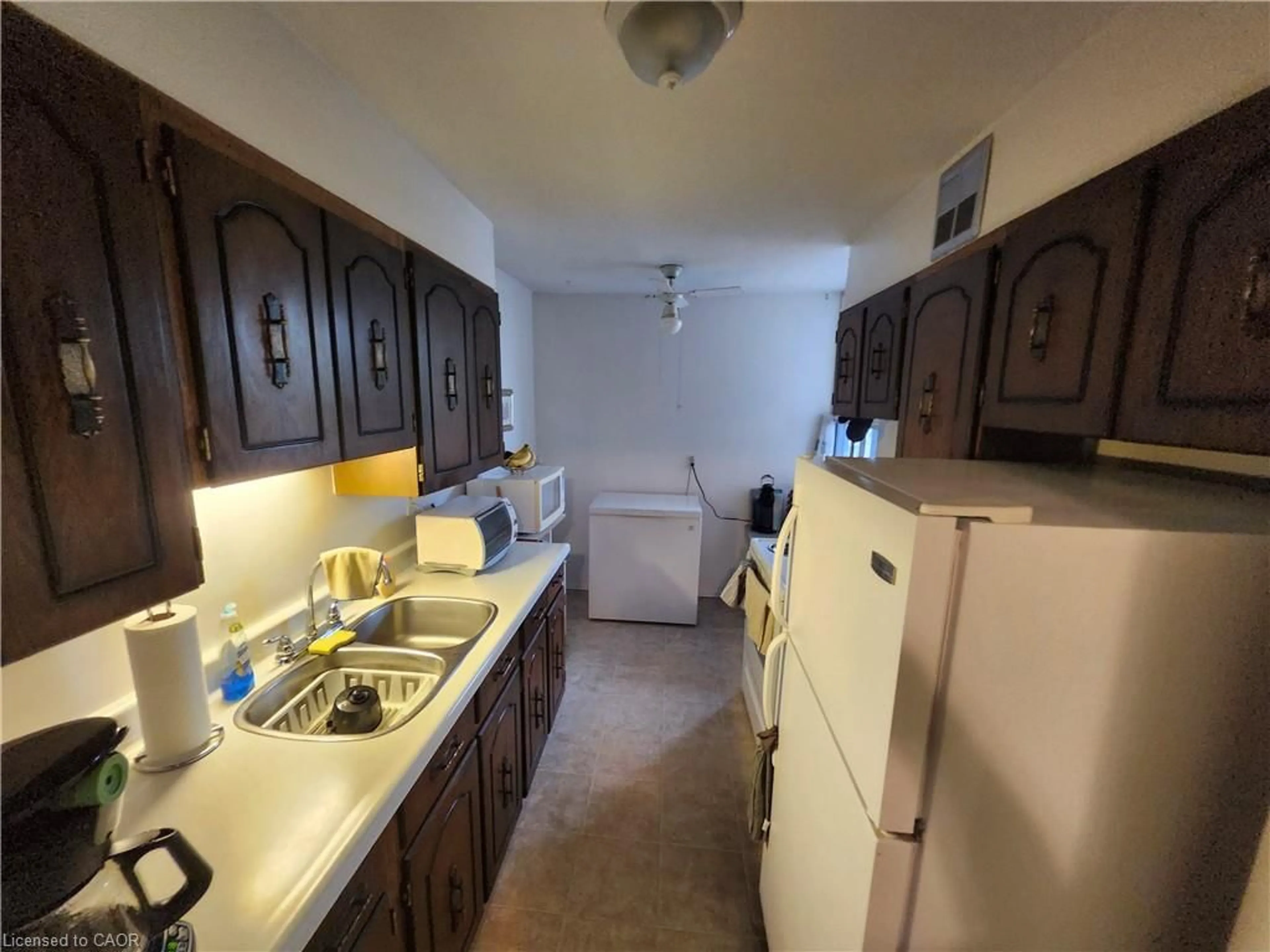 Standard kitchen, unknown for 1415 Ghent Ave #304, Burlington Ontario L7S 1X4