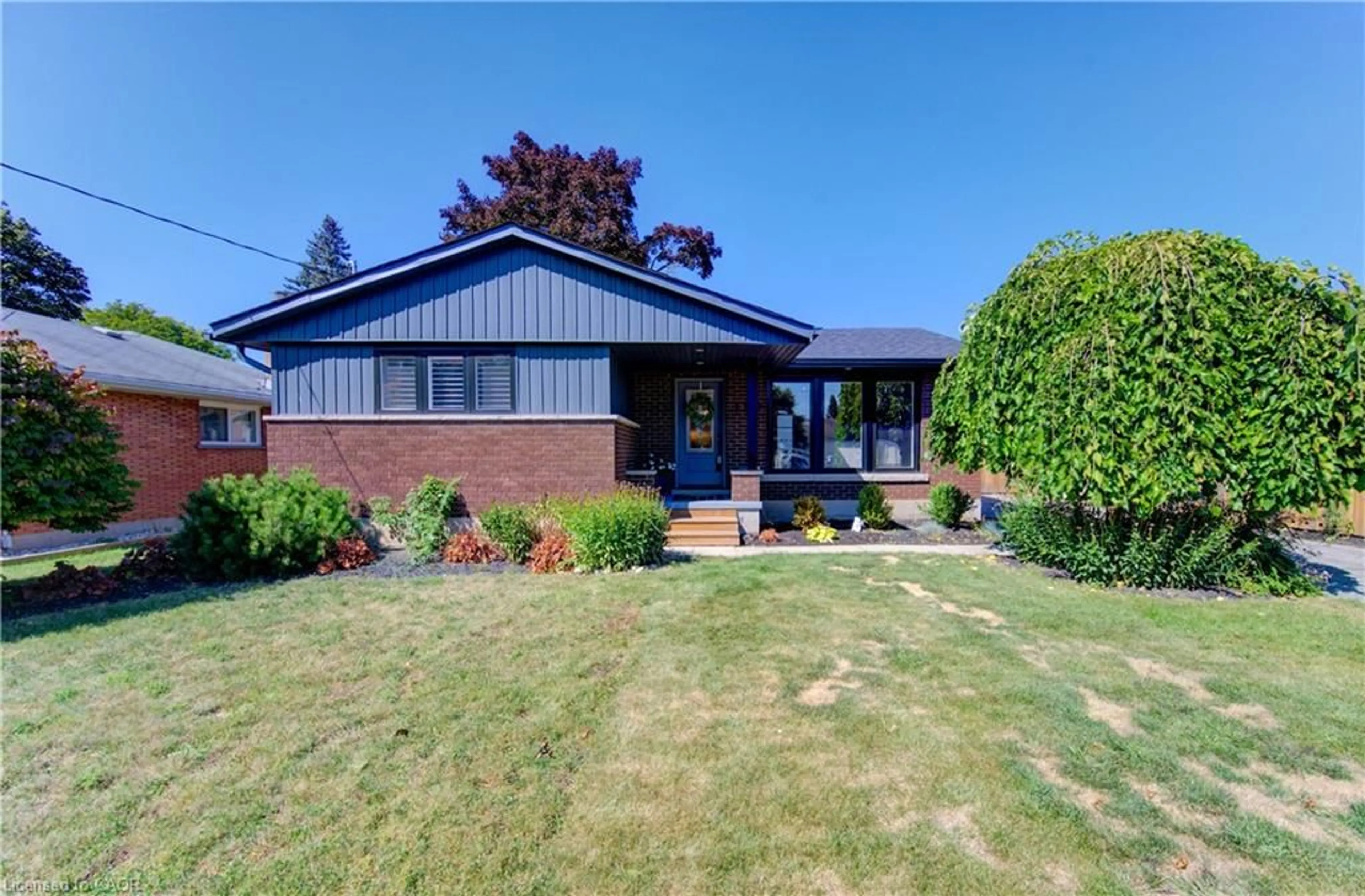Home with brick exterior material, street for 120 Trafalgar Ave, Kitchener Ontario N2A 1Z7