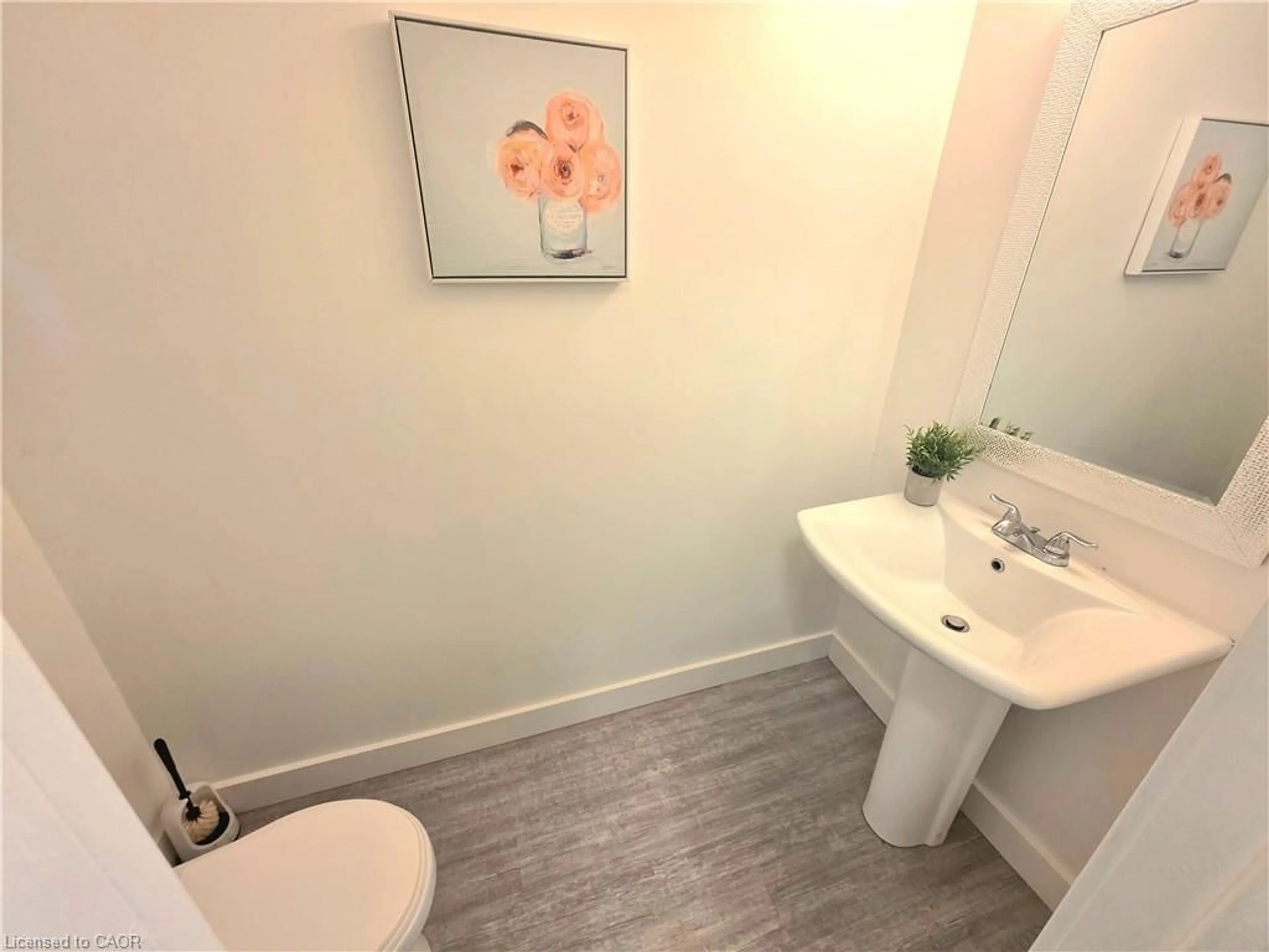 Standard bathroom, unknown for 26 Poplar Dr #5, Cambridge Ontario N3C 4A3