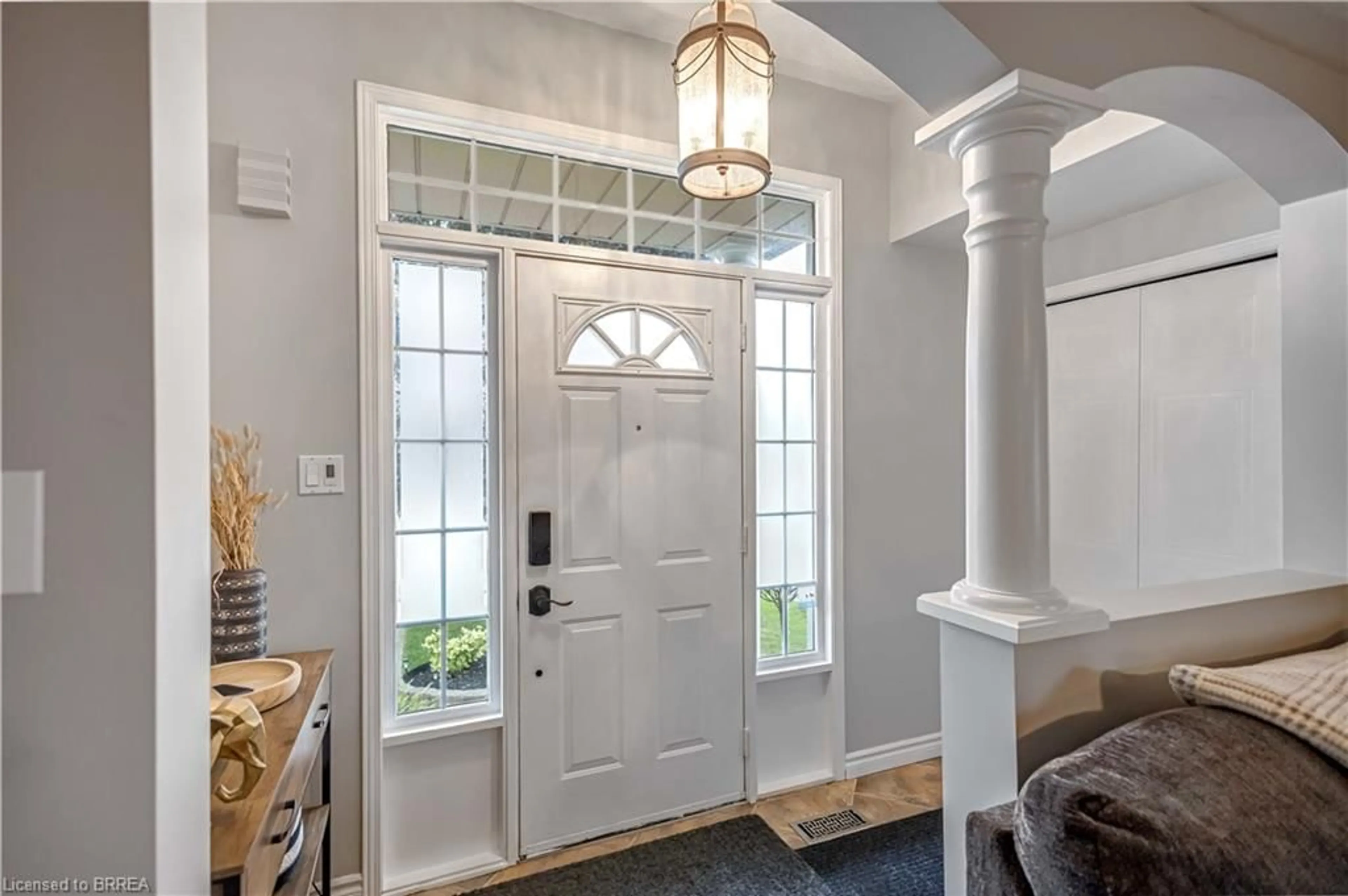 Indoor entryway for 27 Candlewood Dr, Guelph Ontario N1K 1T5