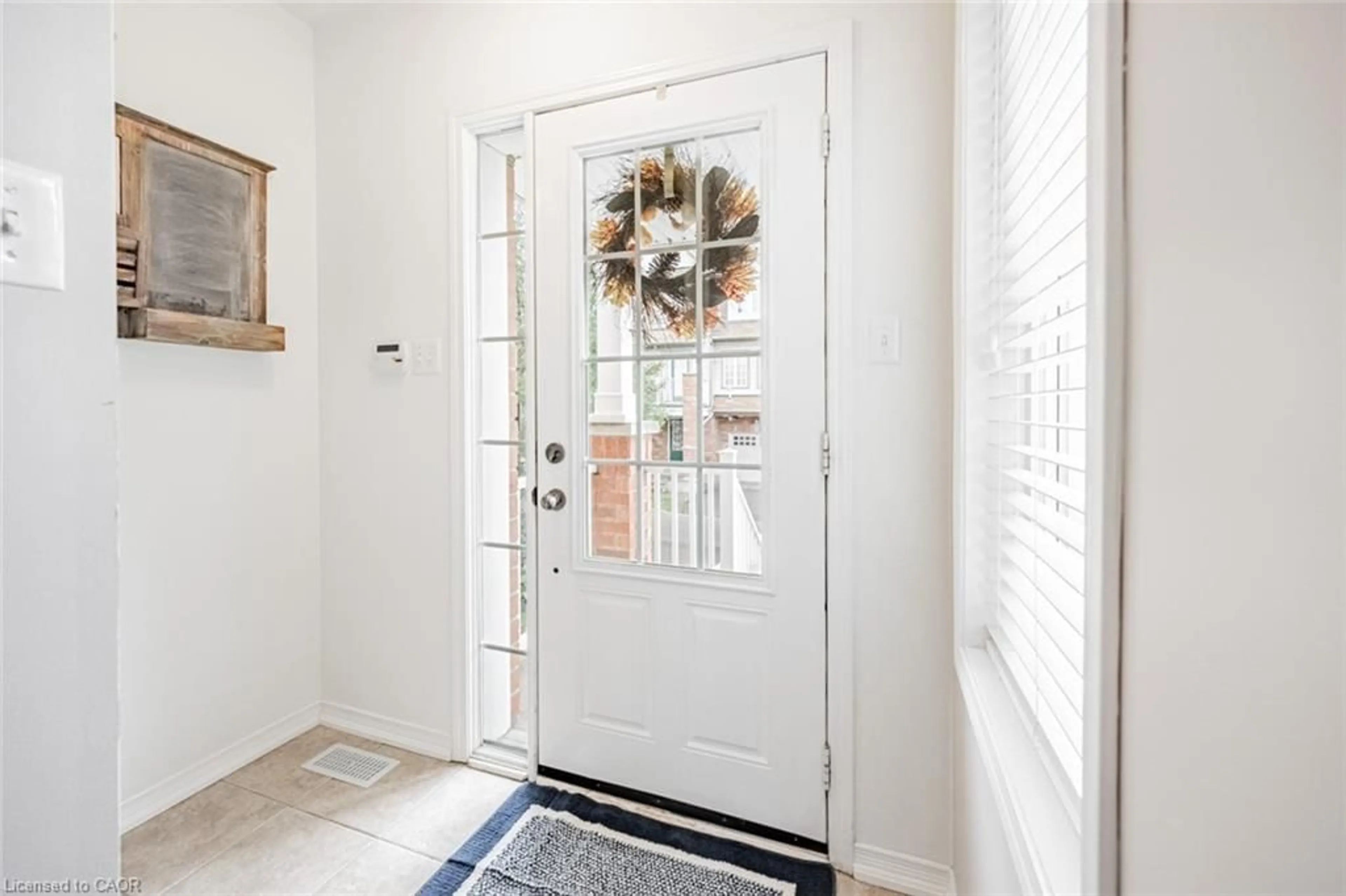 Indoor entryway for 7 Sirente Dr #54, Hamilton Ontario L9A 0B4
