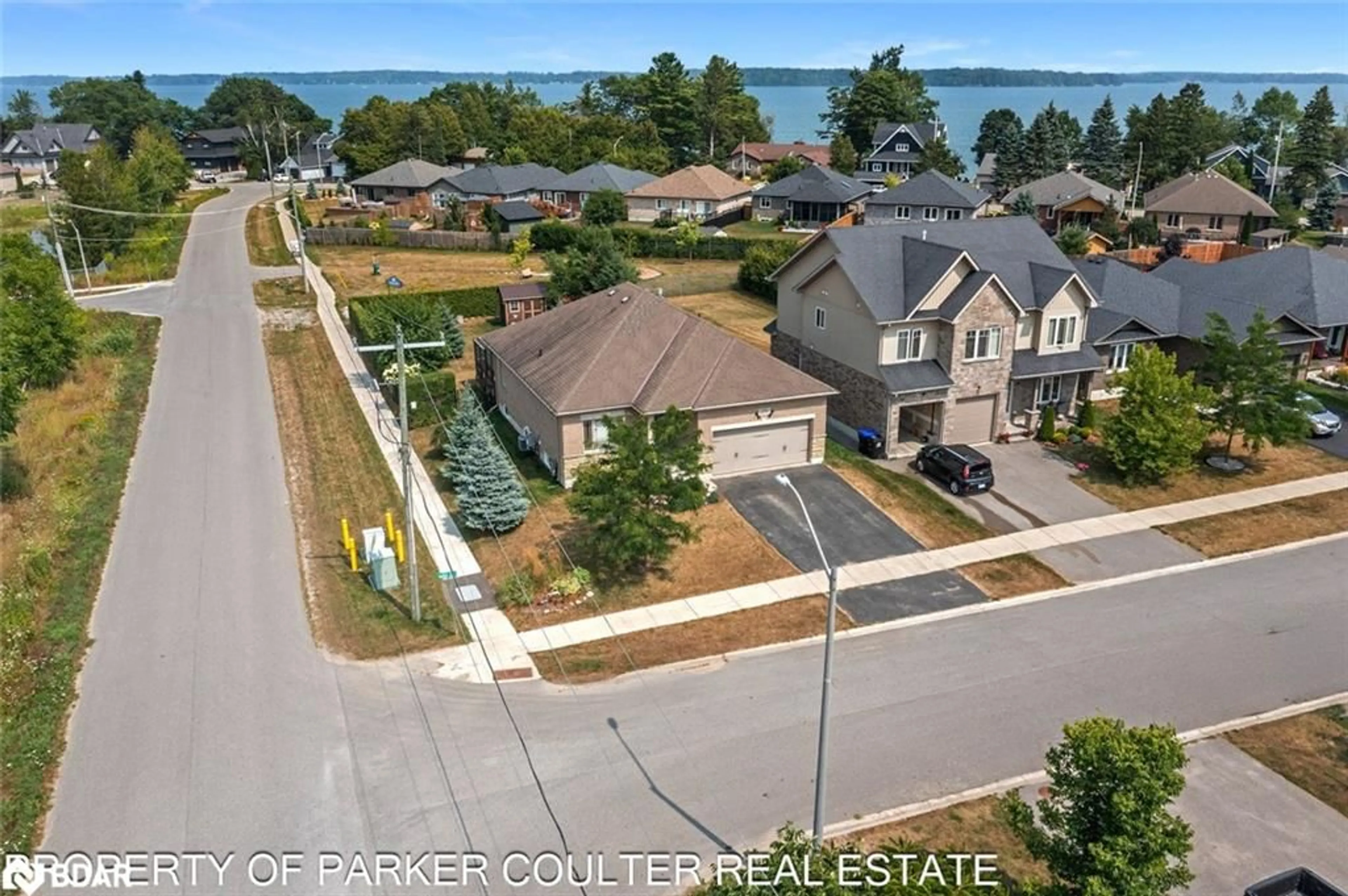 A pic from outside/outdoor area/front of a property/back of a property/a pic from drone, street for 3938 Wood Avenue, Severn Ontario L3V 0Y9