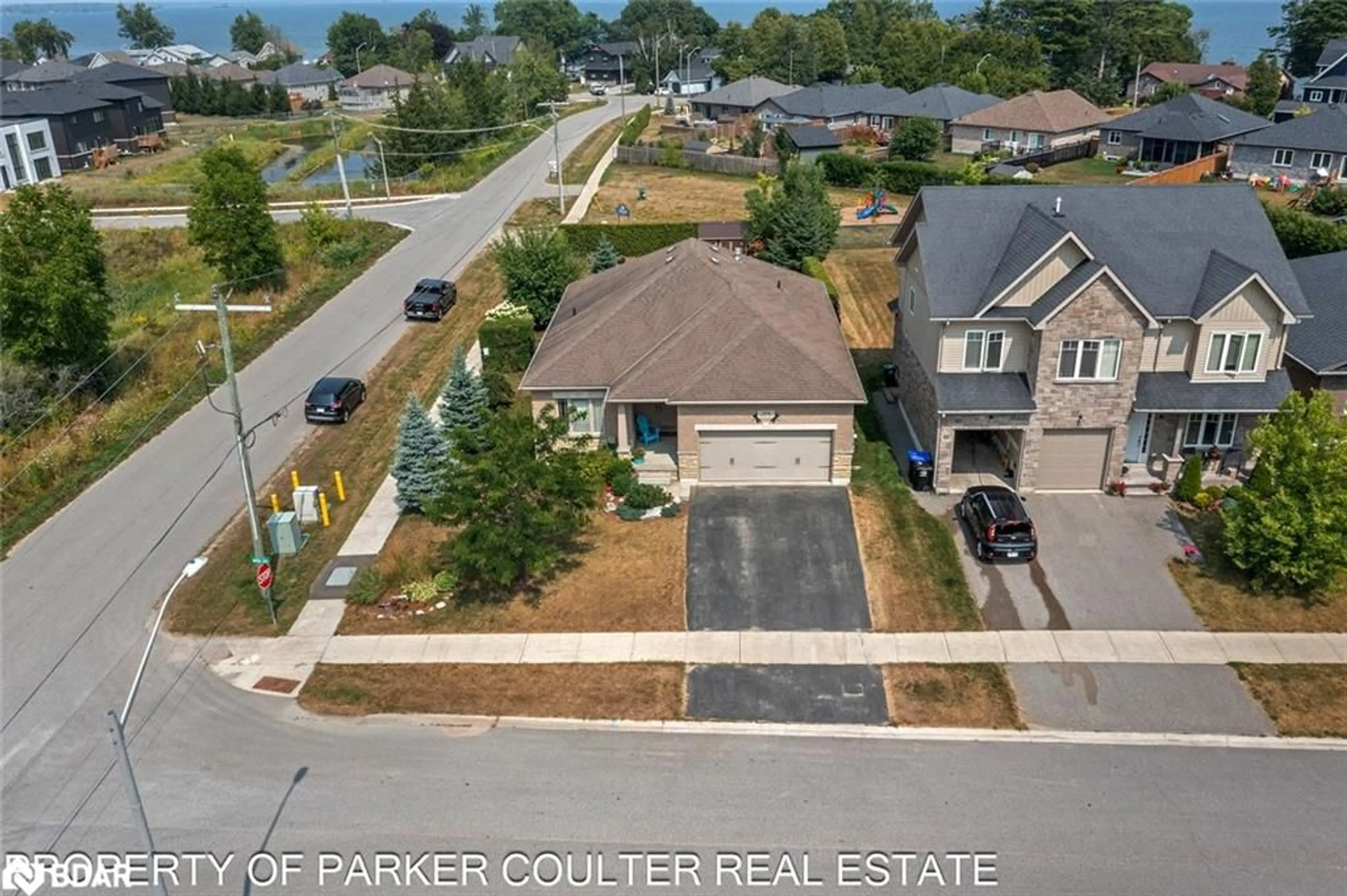 A pic from outside/outdoor area/front of a property/back of a property/a pic from drone, street for 3938 Wood Avenue, Severn Ontario L3V 0Y9