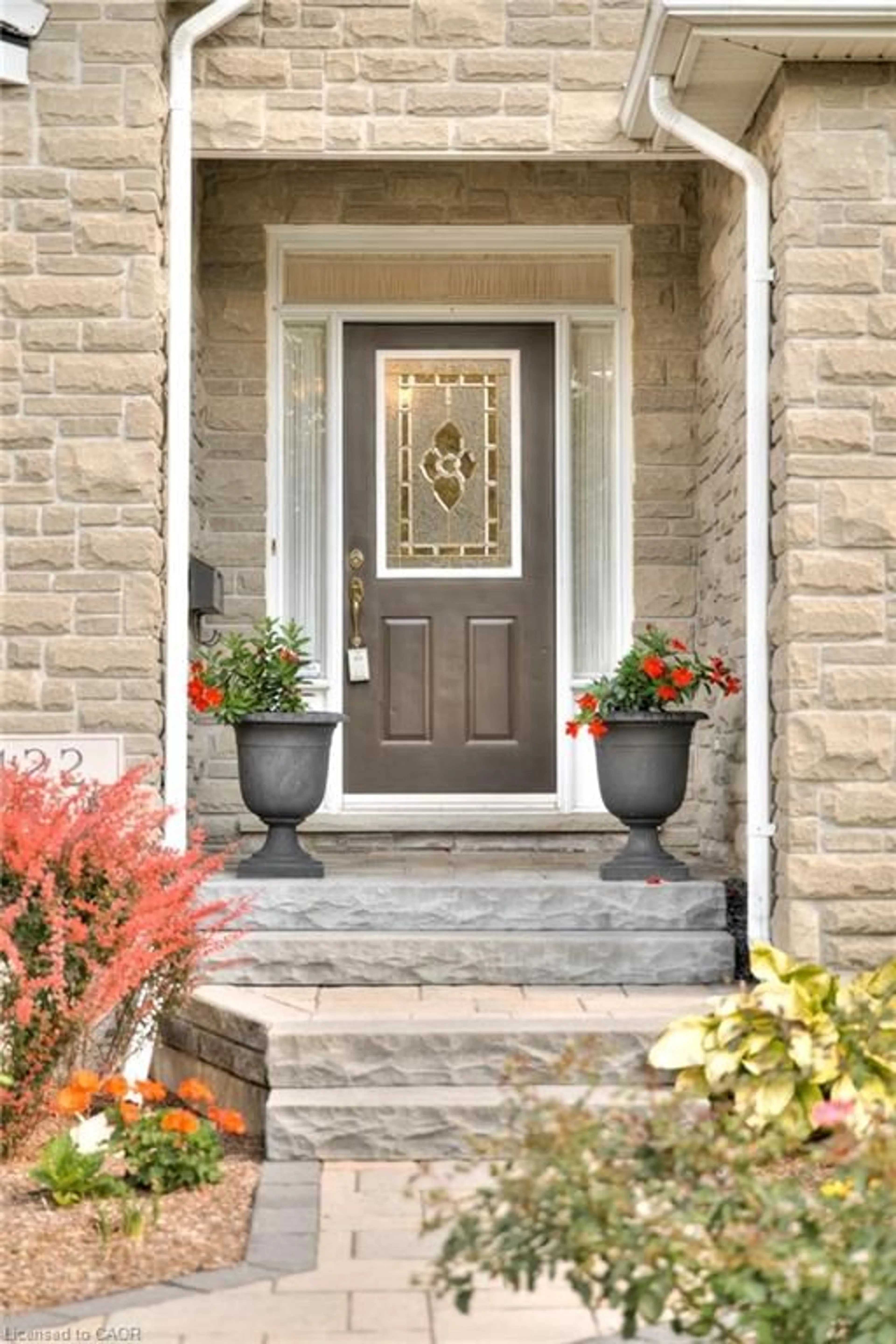 Indoor entryway for 422 Hagen Crt, Waterloo Ontario N2K 4A8
