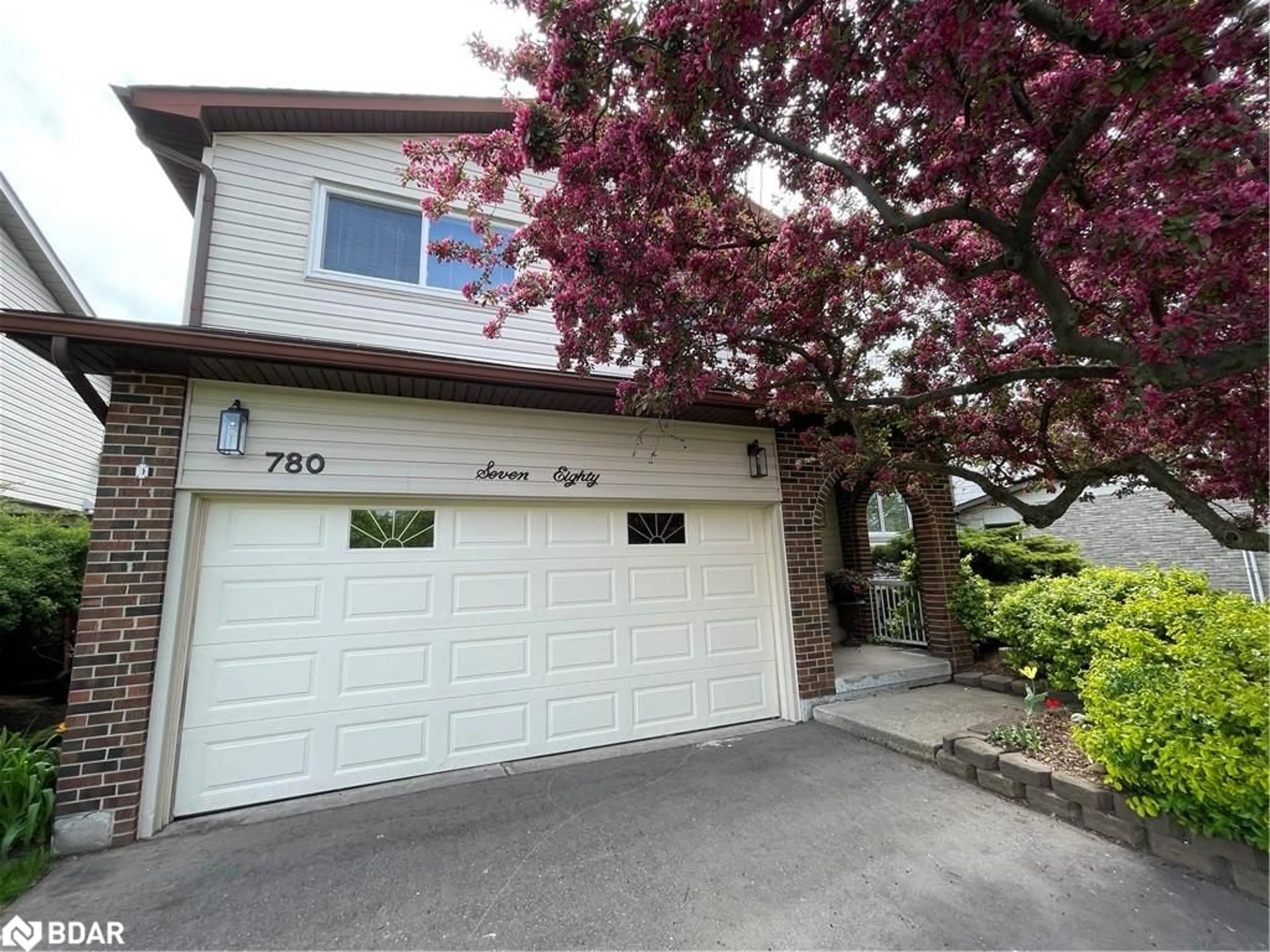Unknown for 780 Woodward Ave, Milton Ontario L9T 3T9