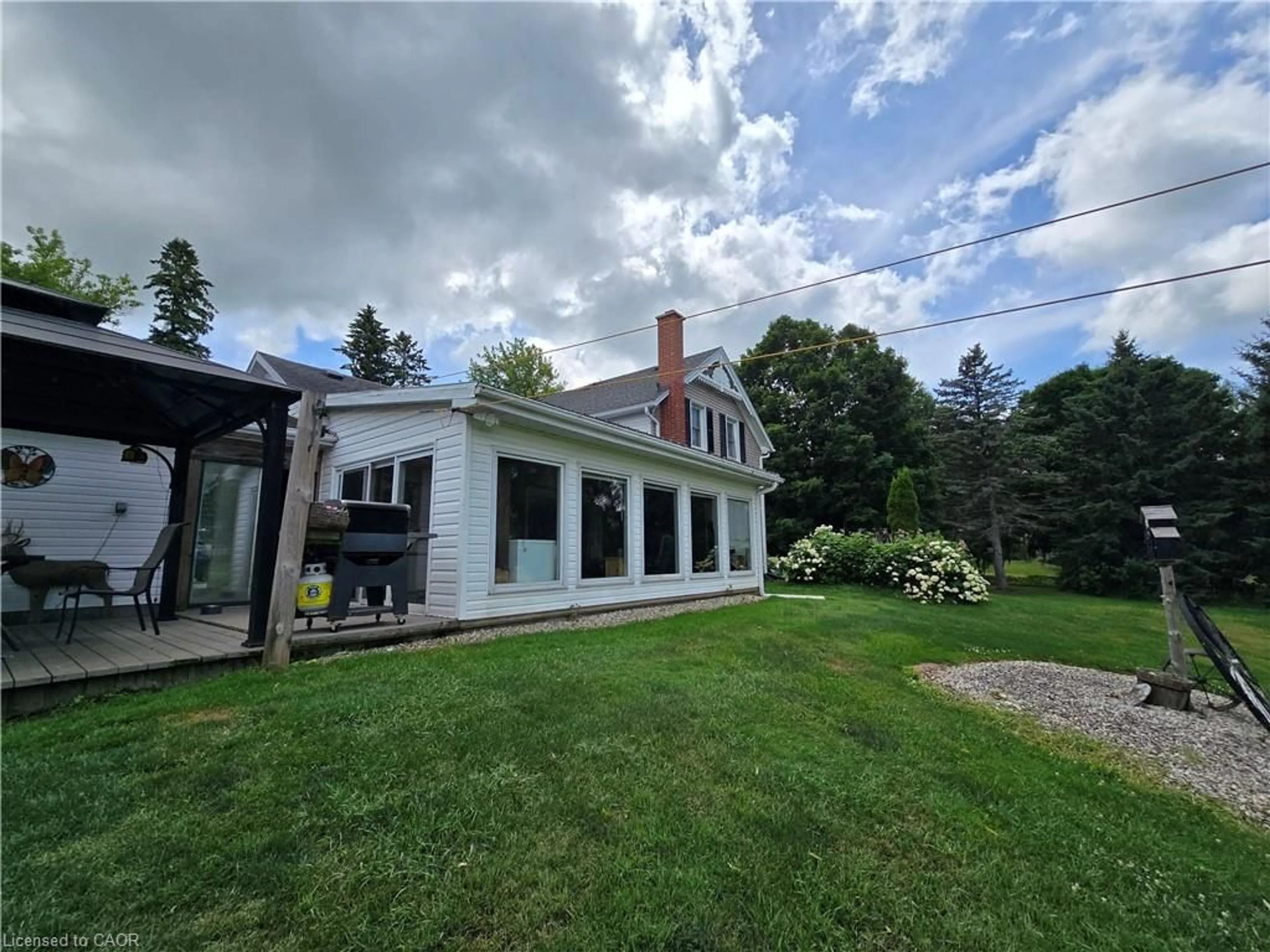A pic from outside/outdoor area/front of a property/back of a property/a pic from drone, unknown for 2081 John St, Howick Ontario N0G 1X0