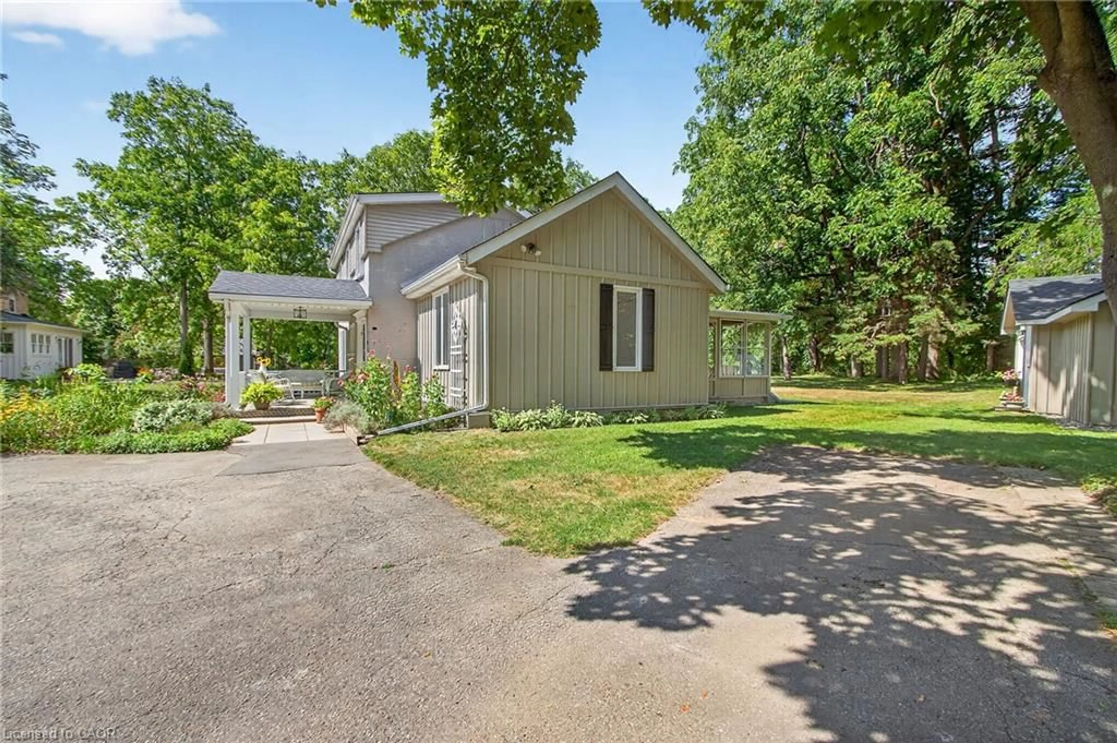 A pic from outside/outdoor area/front of a property/back of a property/a pic from drone, street for 236 Piper St, Ayr Ontario N0B 1E0