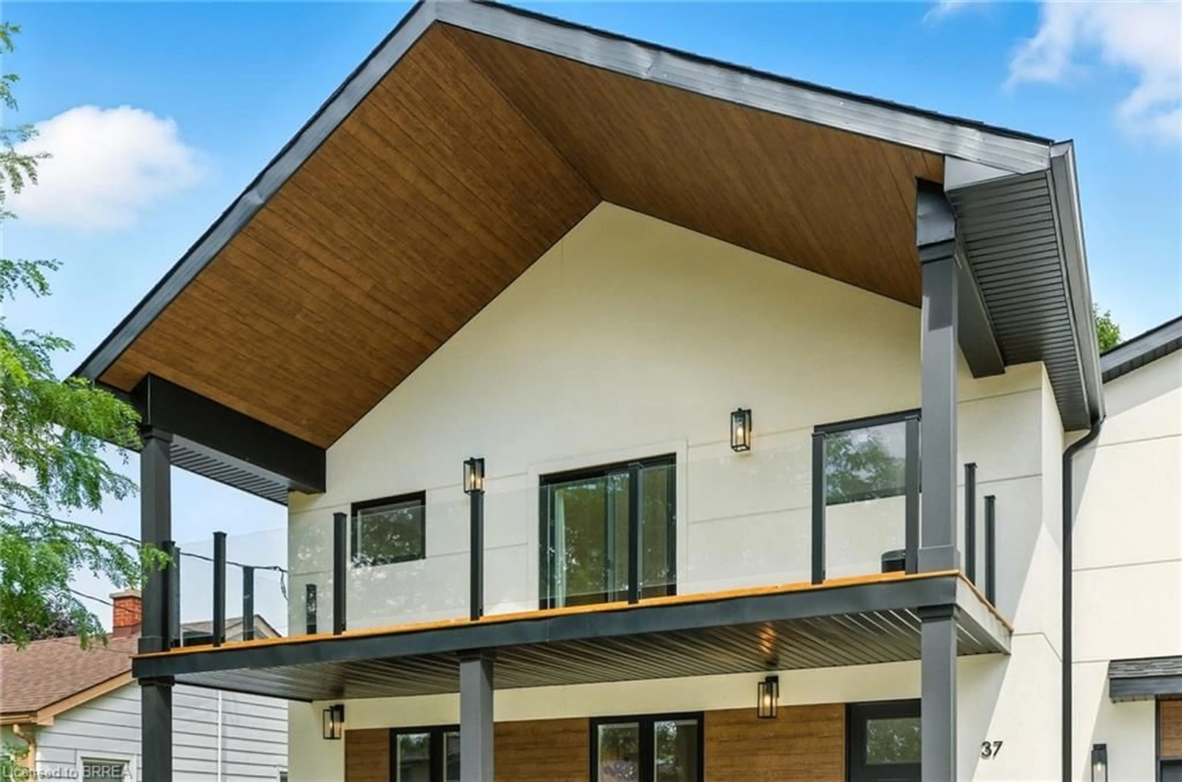 Home with vinyl exterior material, unknown for 37 Barnes Ave, Brantford Ontario N3R 4Y9