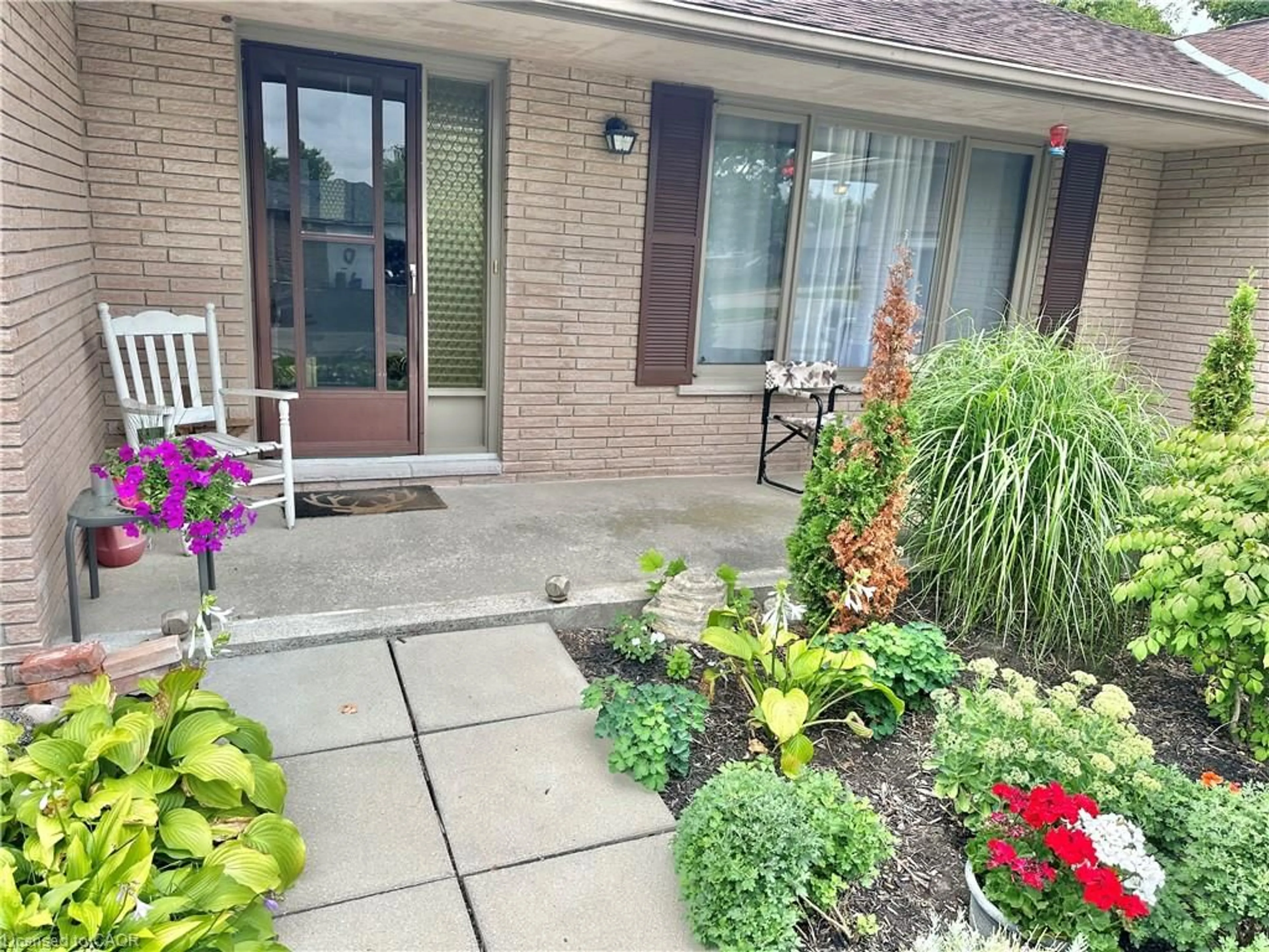 Patio, street for 332 Spydell St, Delhi Ontario N4B 2T7