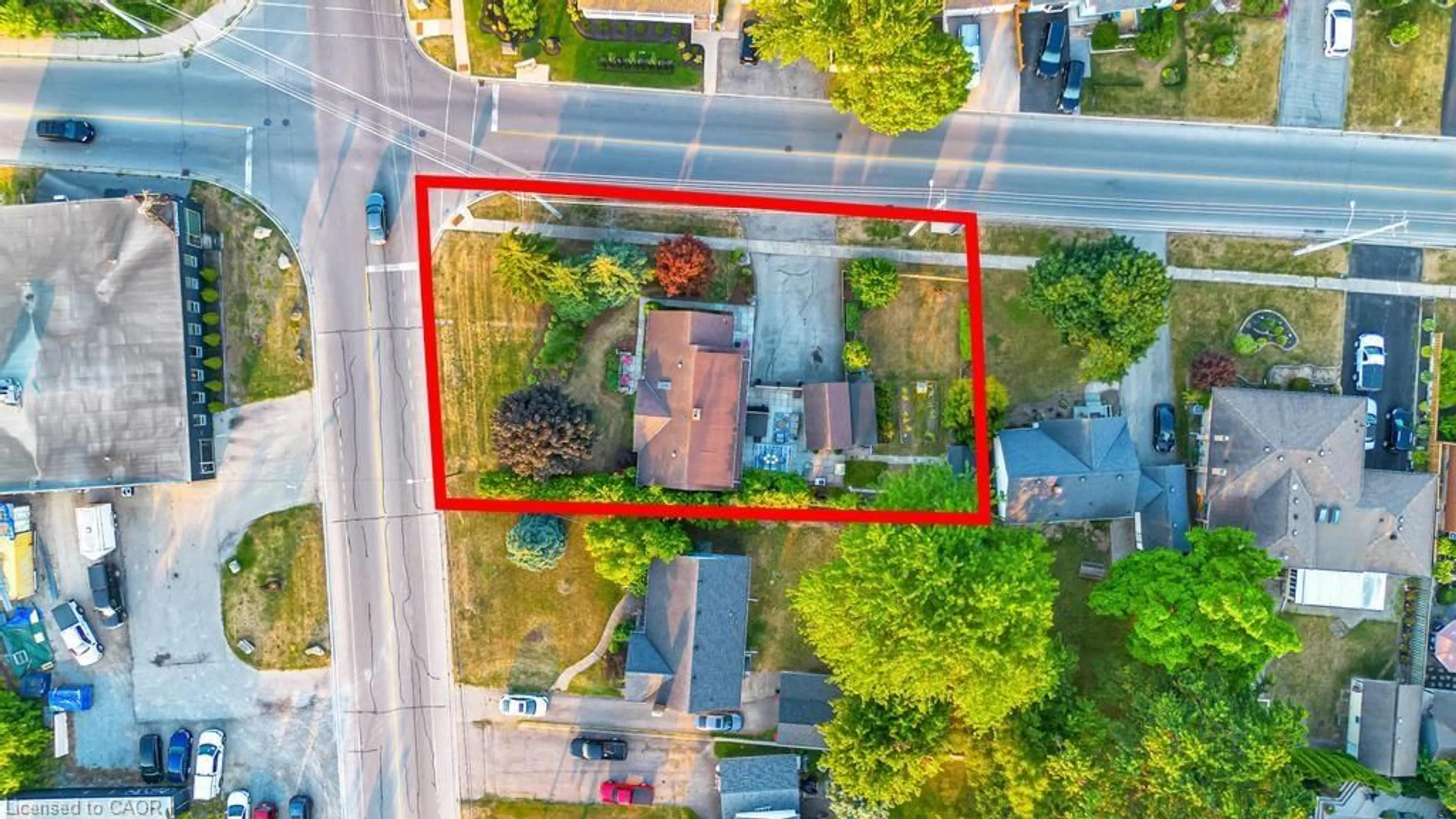 A pic from outside/outdoor area/front of a property/back of a property/a pic from drone, street for 331 St Paul St, St. Catharines Ontario L2R 6P7