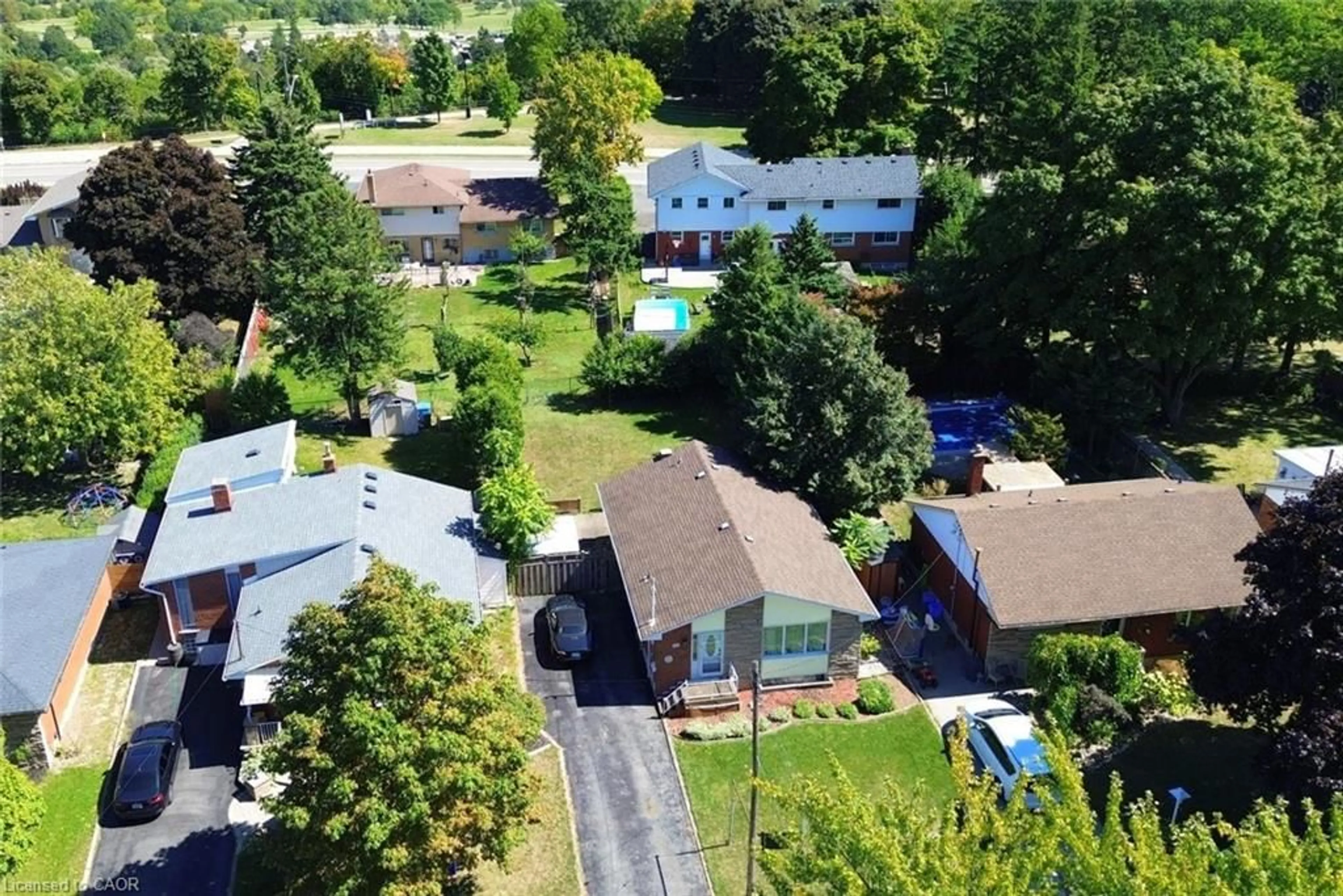 A pic from outside/outdoor area/front of a property/back of a property/a pic from drone, street for 161 Kings Forest Dr, Hamilton Ontario L8T 4K2