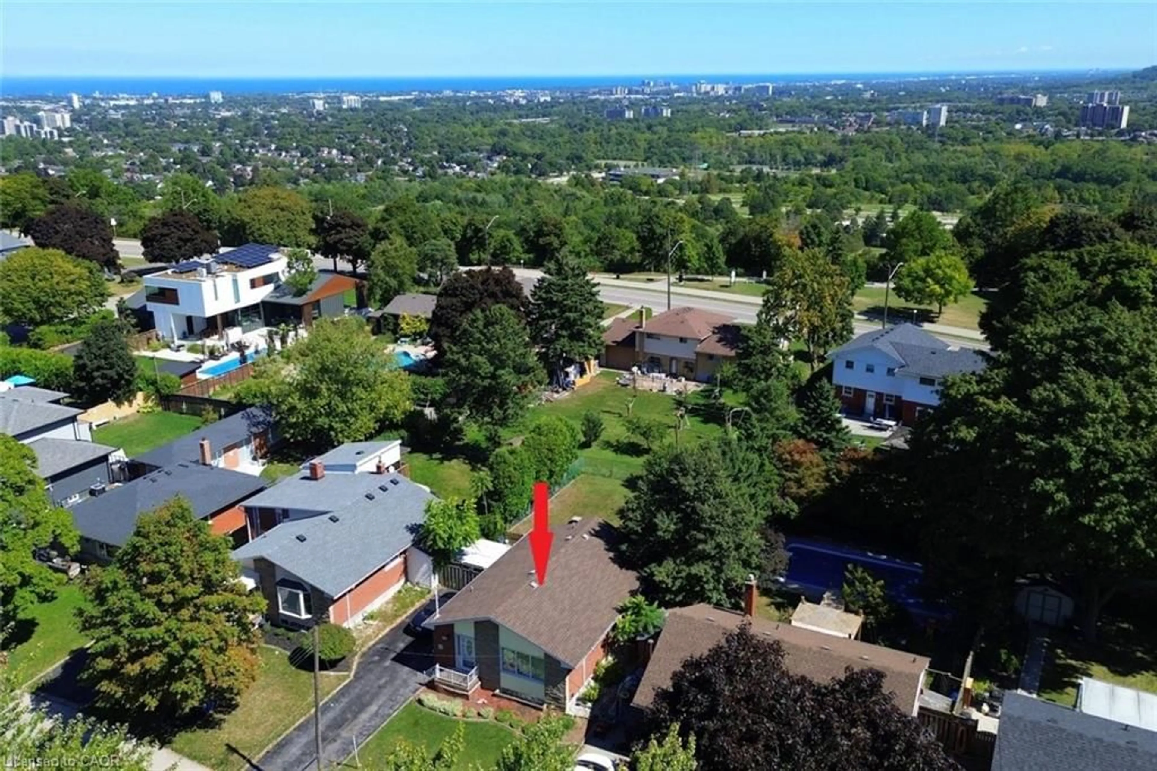 A pic from outside/outdoor area/front of a property/back of a property/a pic from drone, unknown for 161 Kings Forest Dr, Hamilton Ontario L8T 4K2