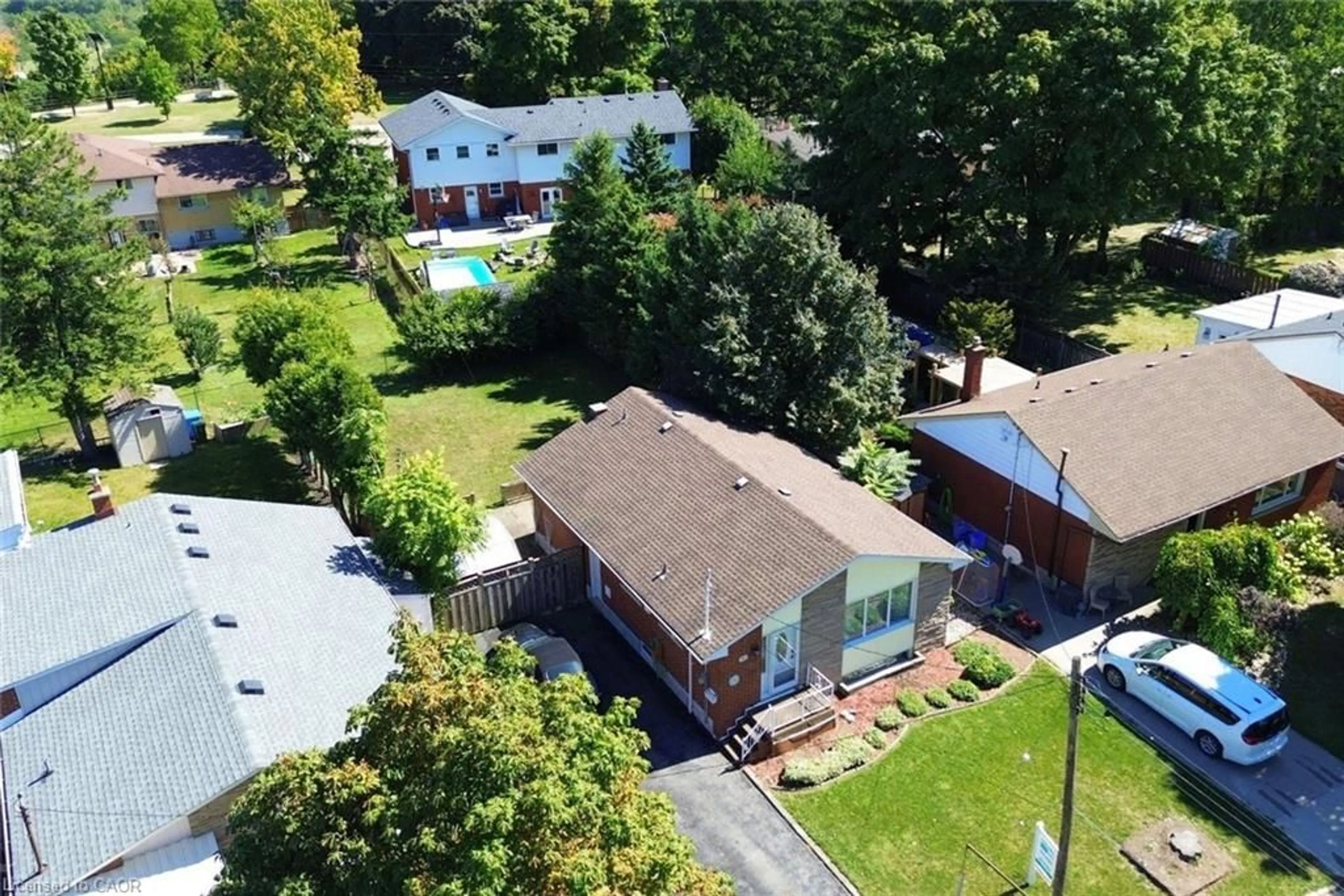 A pic from outside/outdoor area/front of a property/back of a property/a pic from drone, street for 161 Kings Forest Dr, Hamilton Ontario L8T 4K2