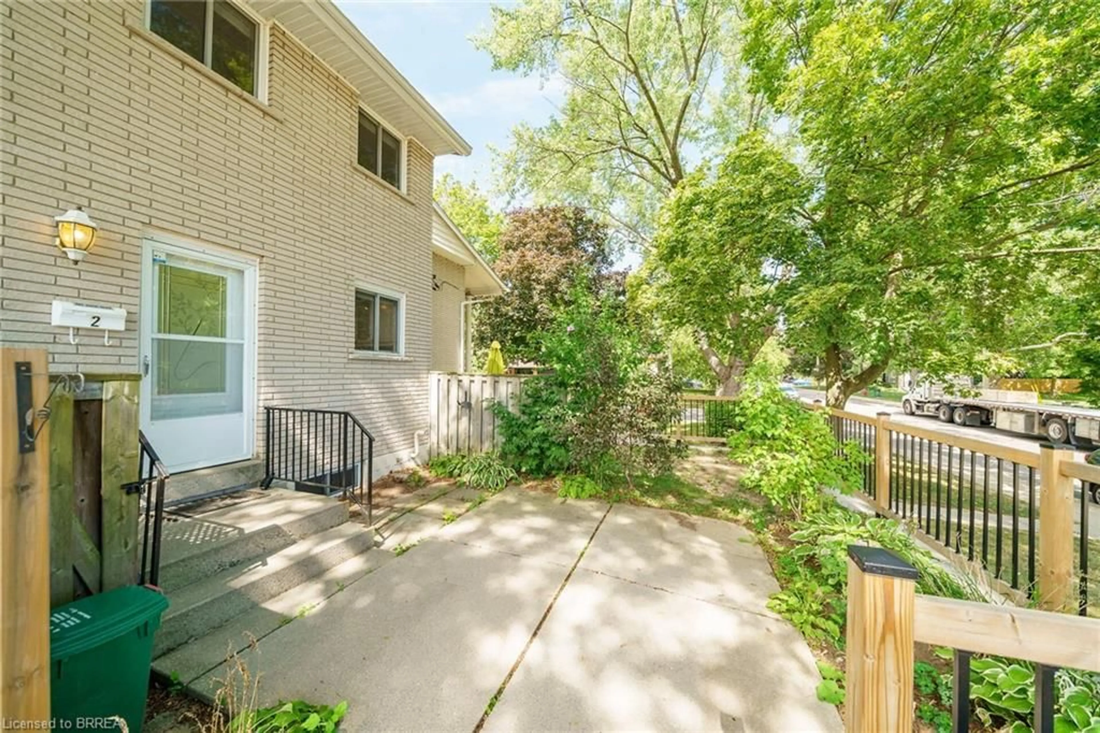 Patio, street for 11 Colmar Pl #2, Dundas Ontario L9H 4L1