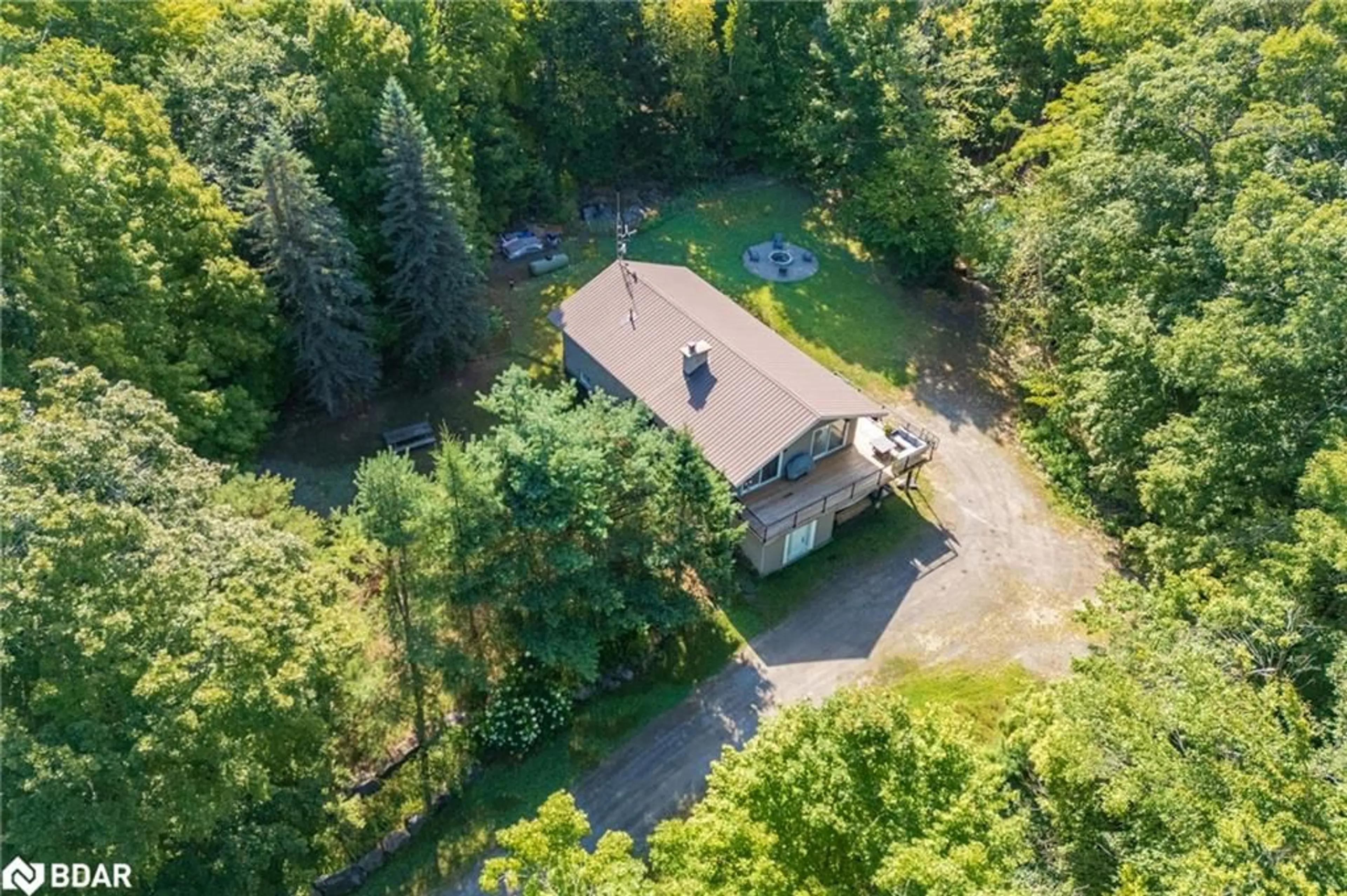 A pic from outside/outdoor area/front of a property/back of a property/a pic from drone, unknown for 1100 Mortimers Point Rd, Muskoka Lakes Ontario P0B 1J0