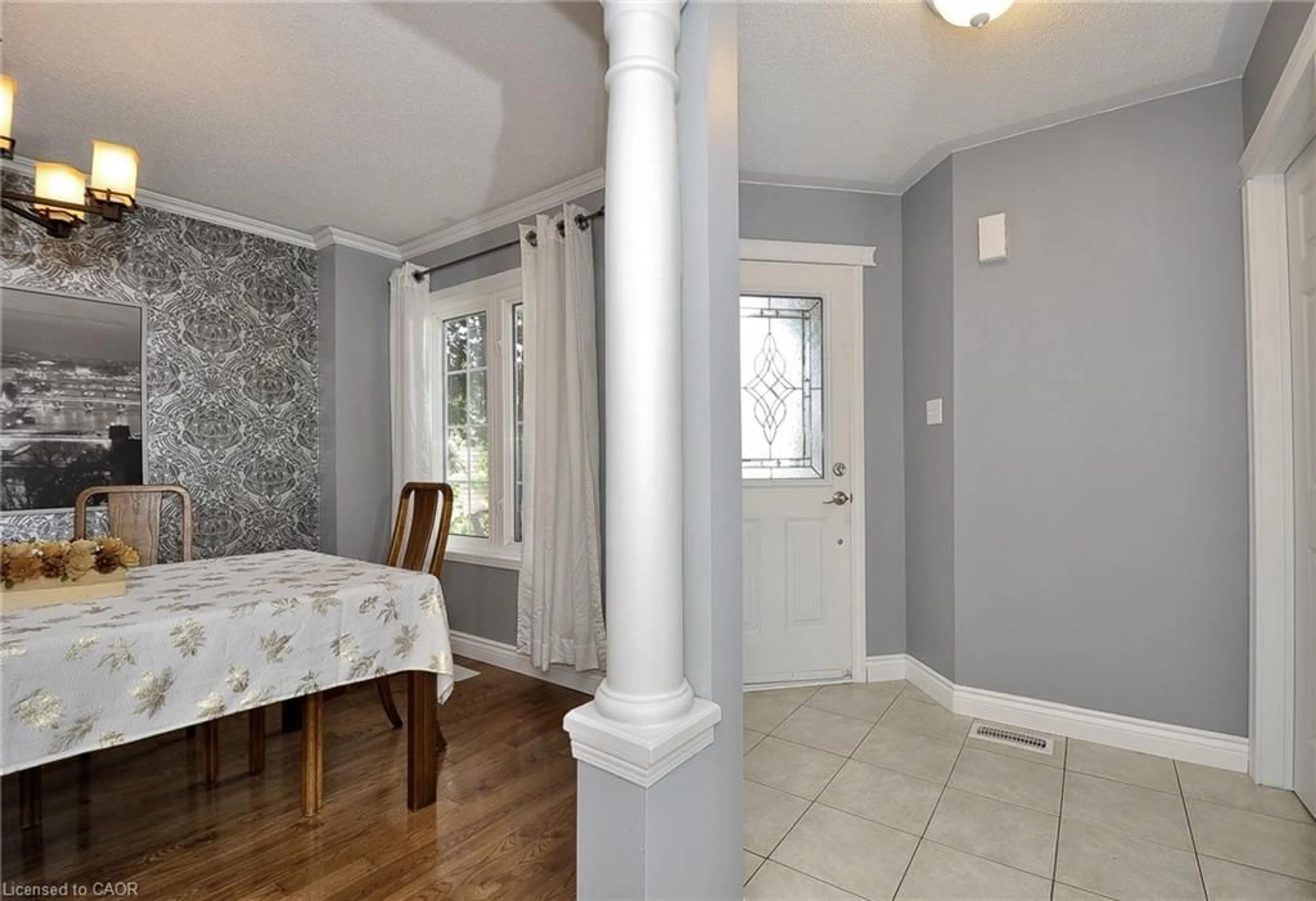 Indoor entryway for 423 Langlaw Dr, Cambridge Ontario N1P 1H3