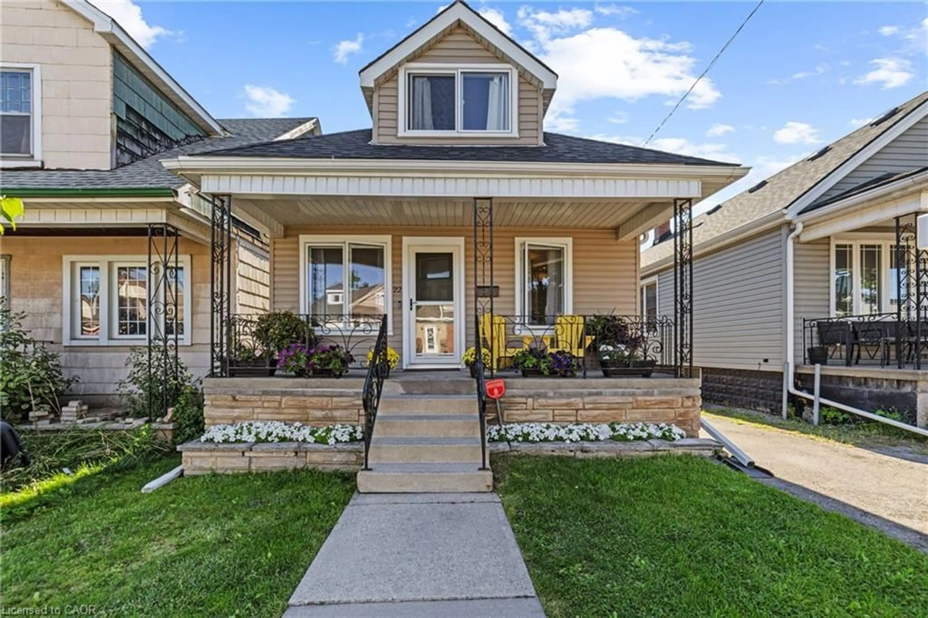 Home with vinyl exterior material, street for 22 Houghton Ave, Hamilton Ontario L8H 4L2