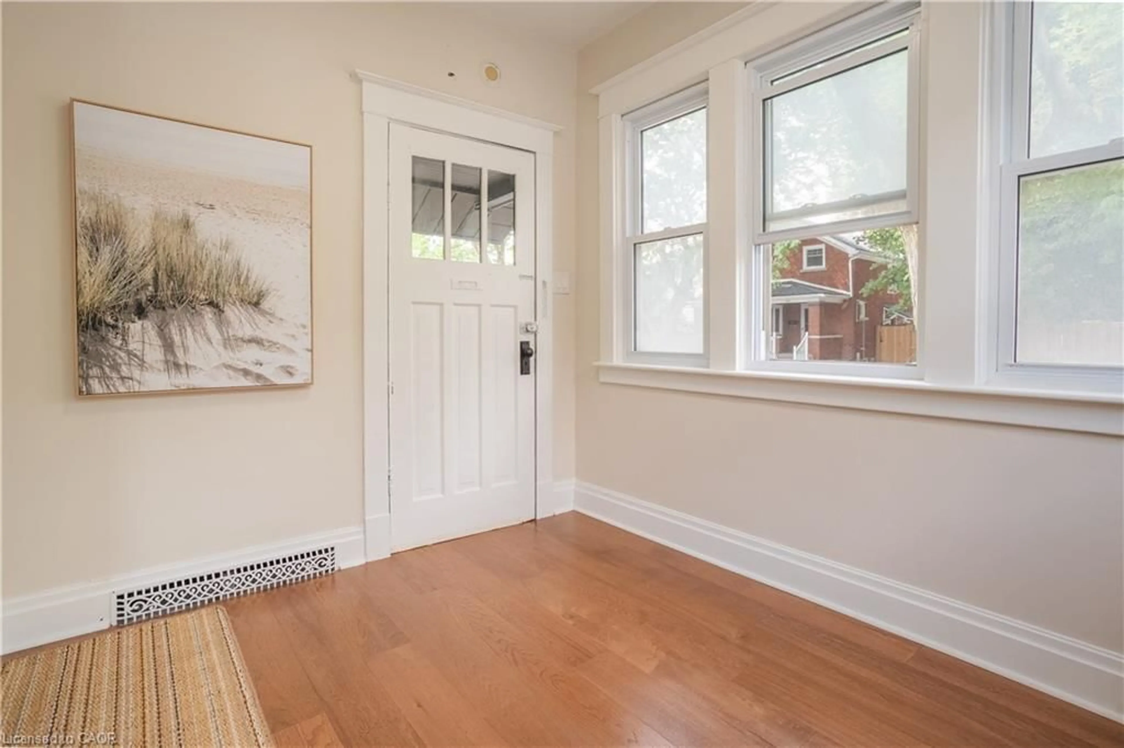 Indoor entryway for 30 Eastchester Ave, St. Catharines Ontario L2P 2V6