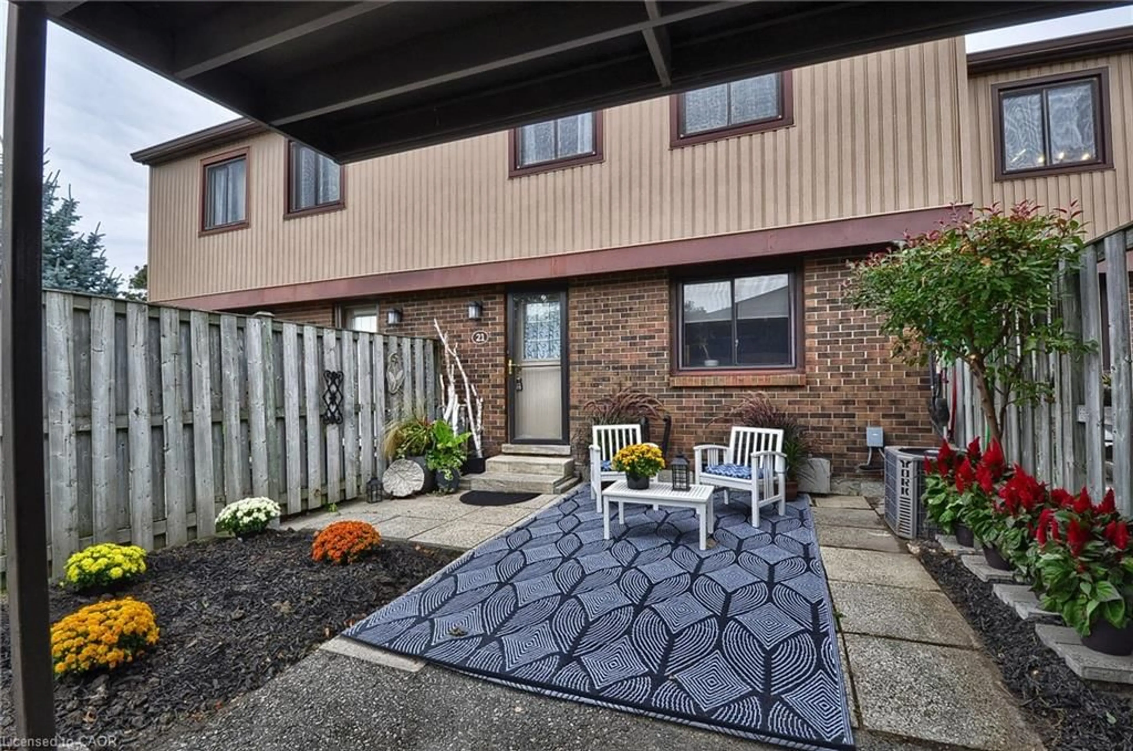 Patio, unknown for 279 Sandowne Dr #21, Waterloo Ontario N2K 2C1