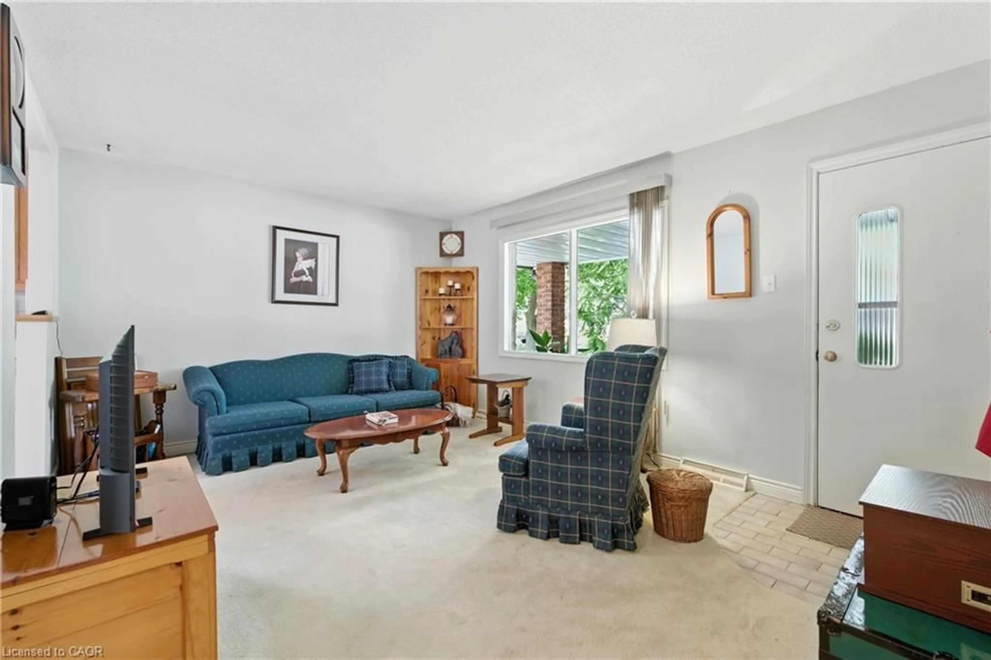 Living room with furniture, unknown for 49 Dover Rd, Welland Ontario L3B 2V1