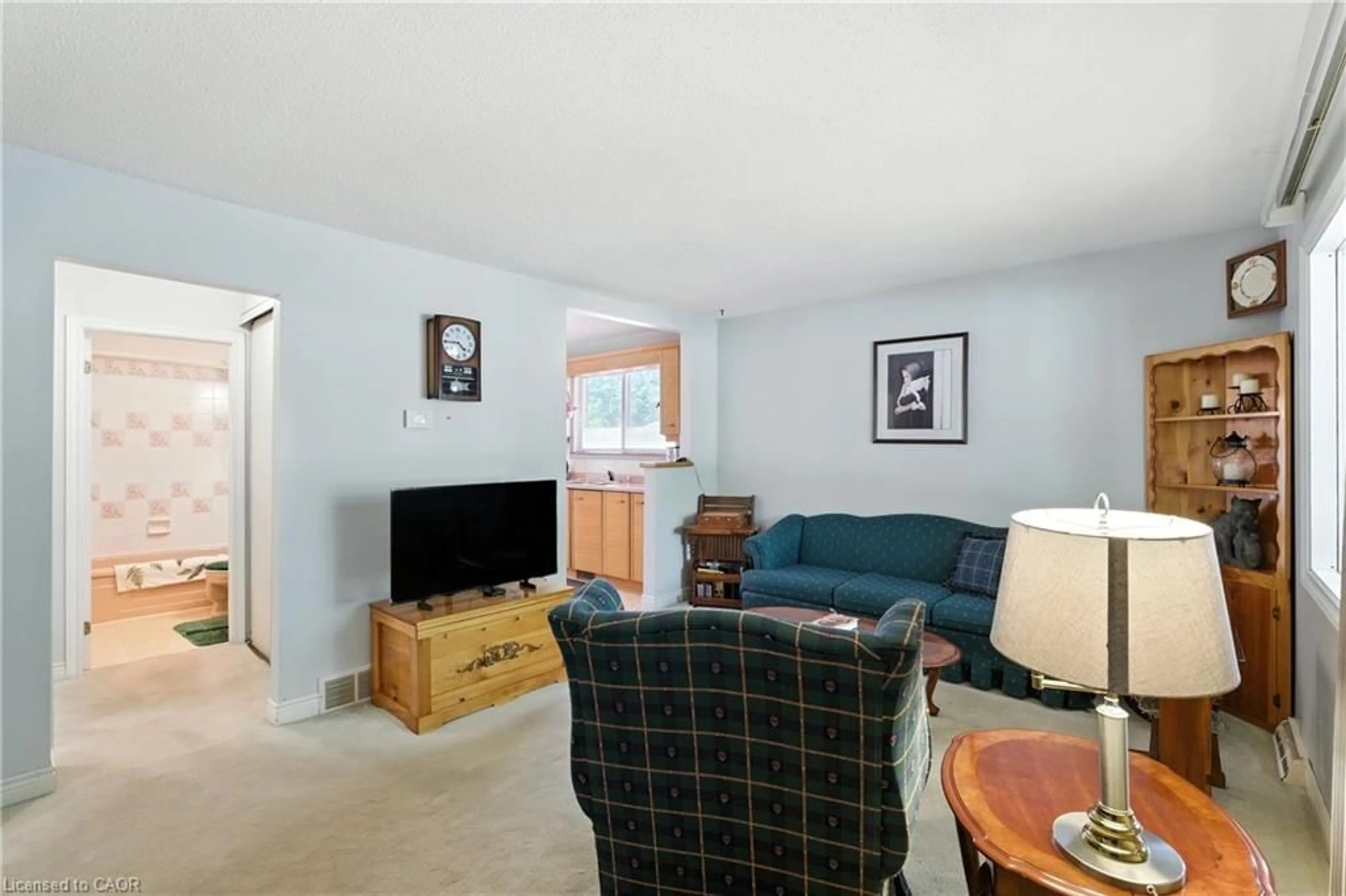 Living room with furniture, unknown for 49 Dover Rd, Welland Ontario L3B 2V1