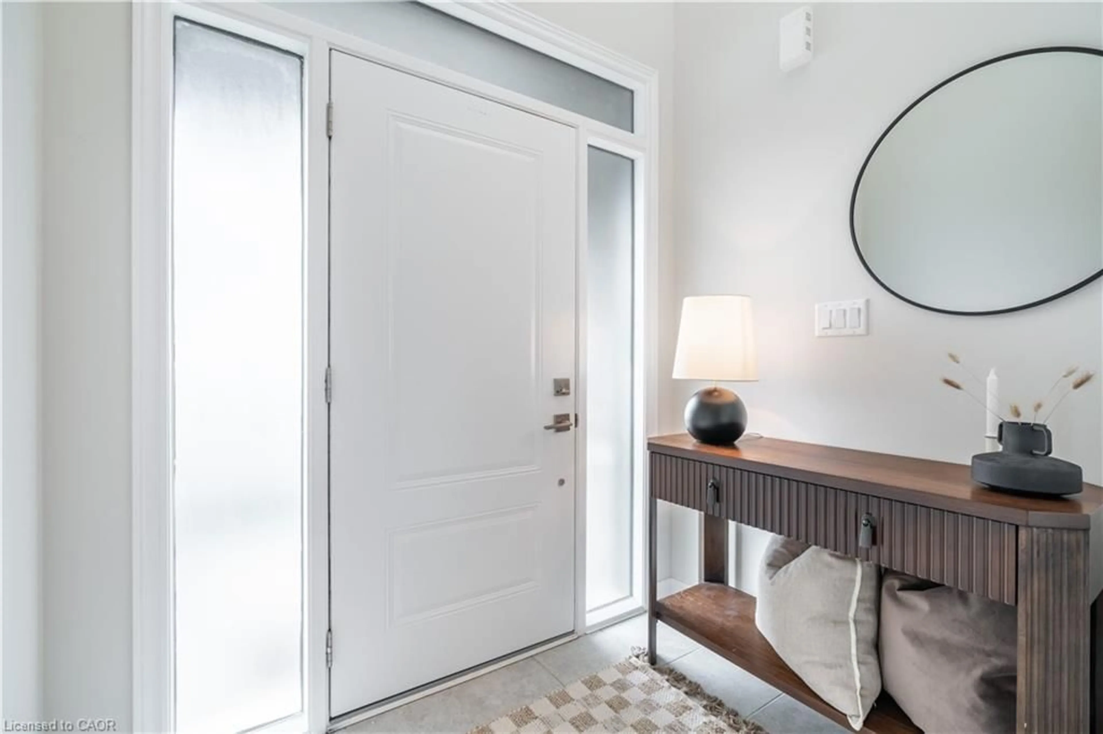 Indoor entryway for 127 Starfire Cres, Stoney Creek Ontario L8E 0K9