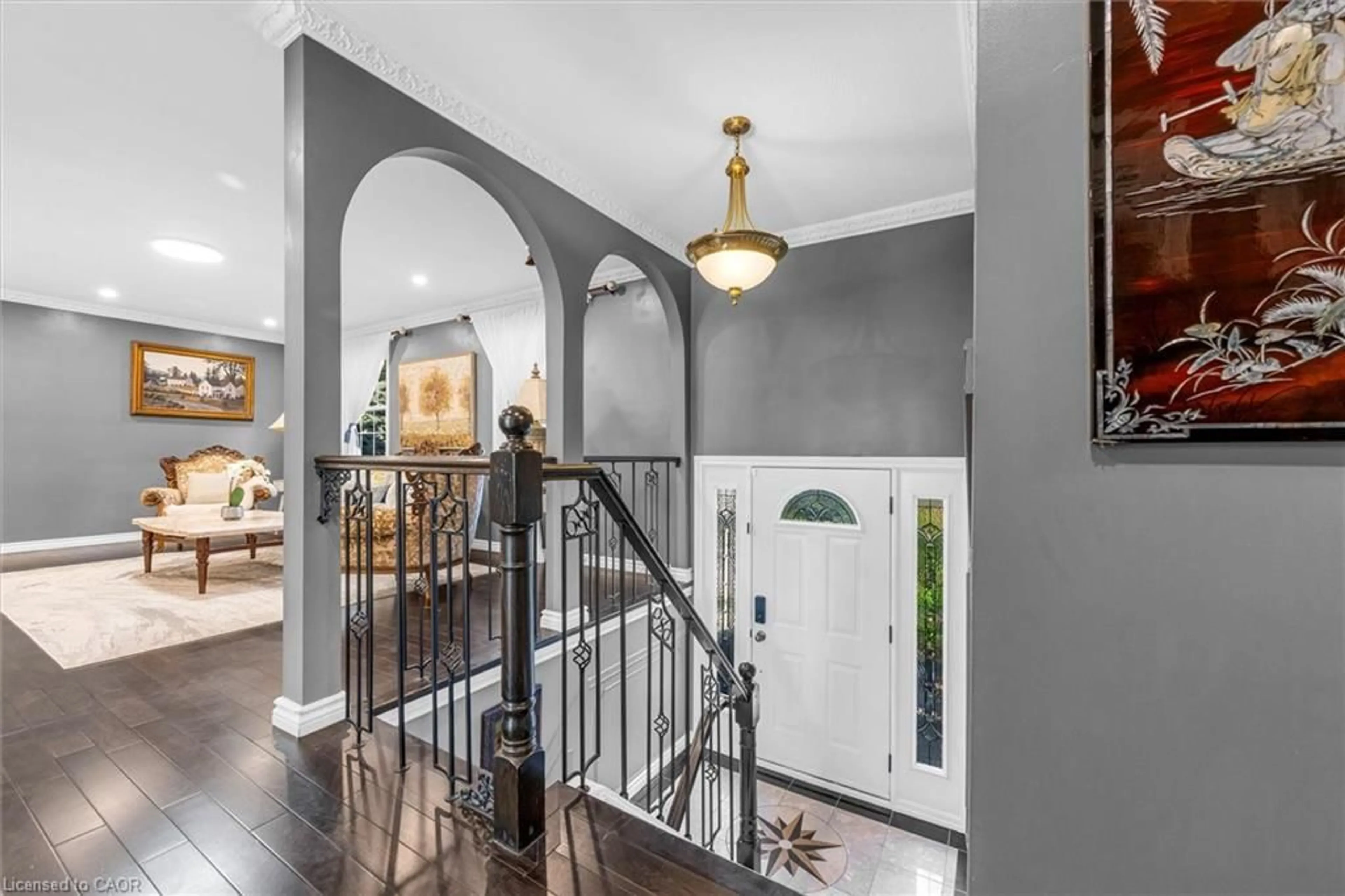 Indoor entryway for 70 Lake St, Grimsby Ontario L3M 2G7